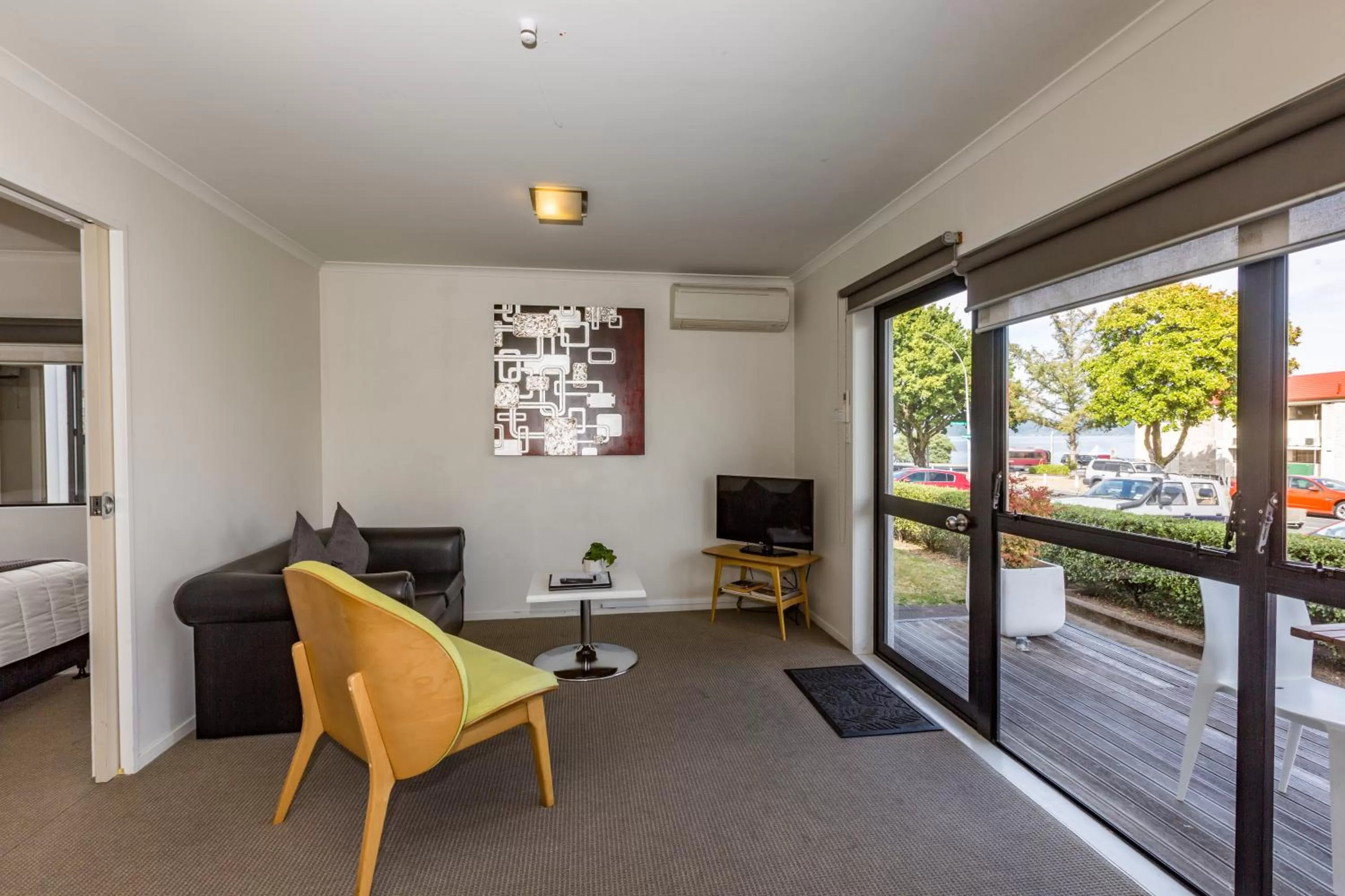 Living room in Le Chalet Suisse Motel Taupo