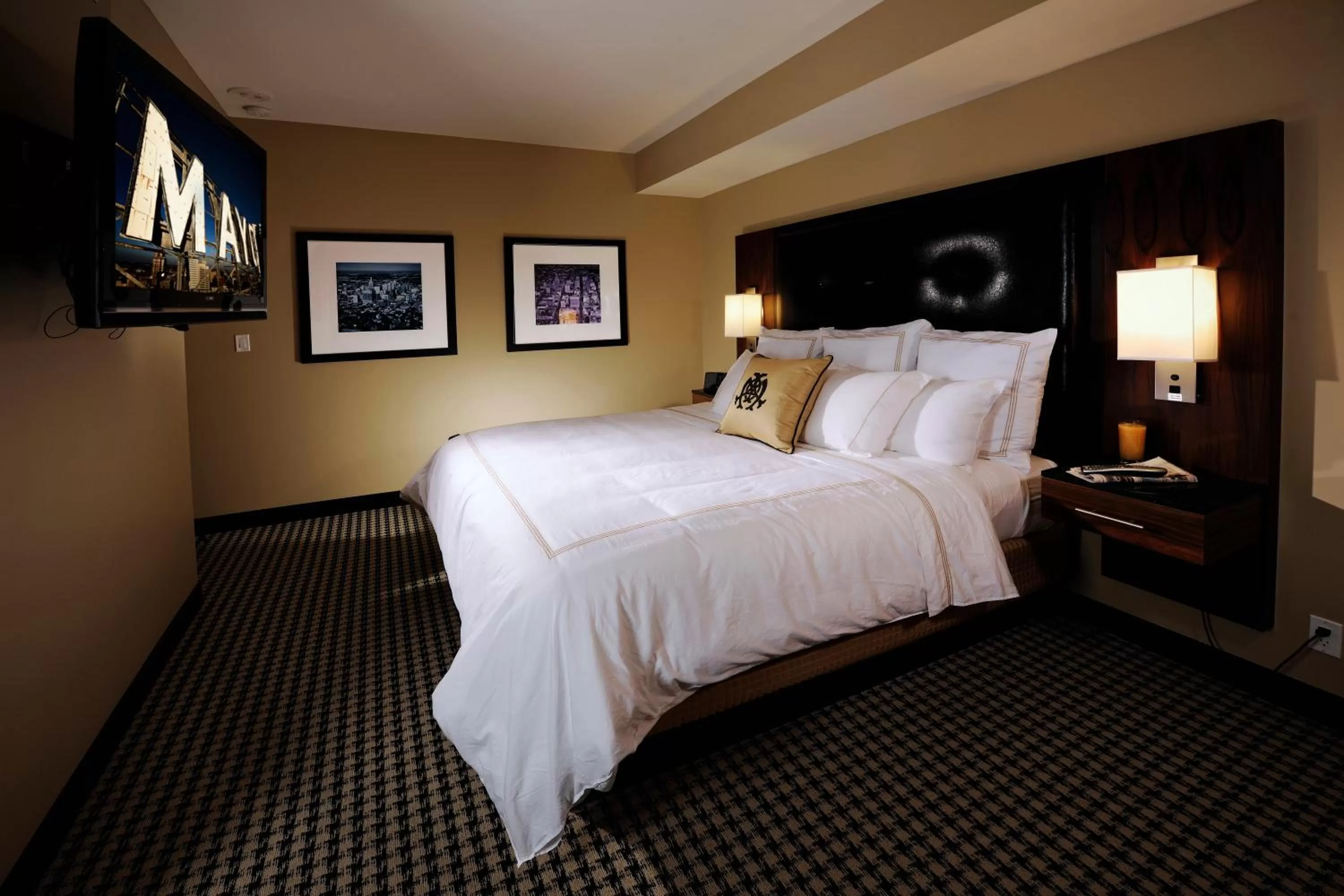 Bedroom, Bed in The Mayo Hotel