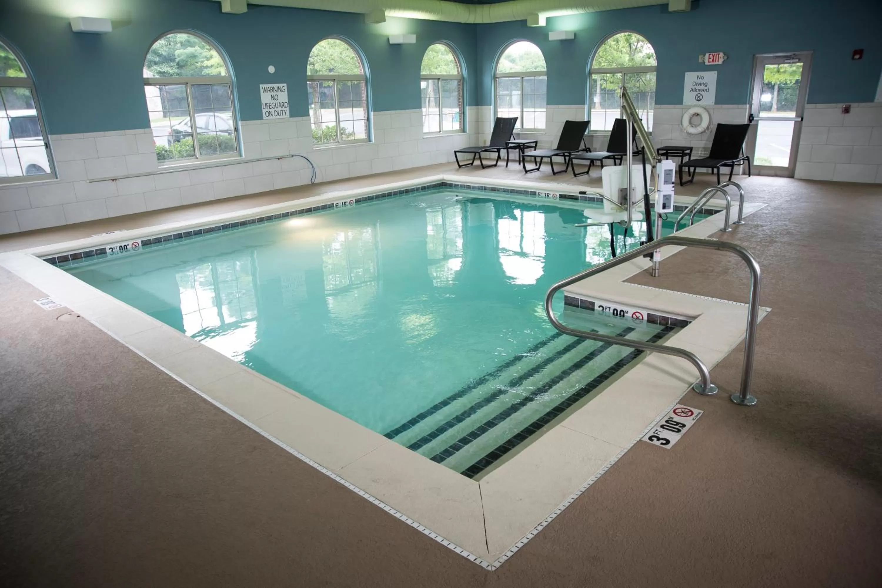 Swimming pool in Holiday Inn Express Hotel & Suites Lexington-Downtown University by IHG