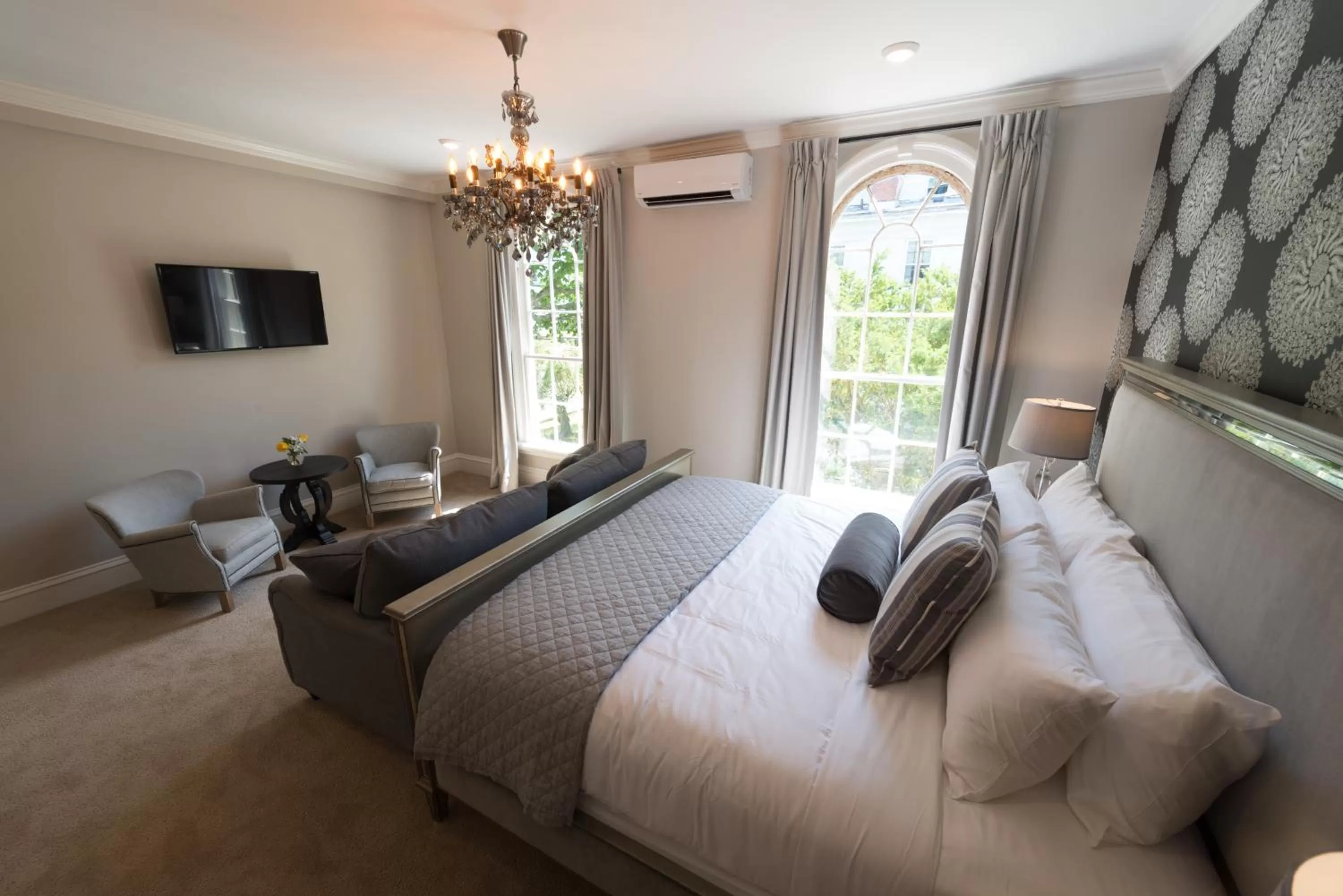 Photo of the whole room, Bed in Serenity Inn Newport