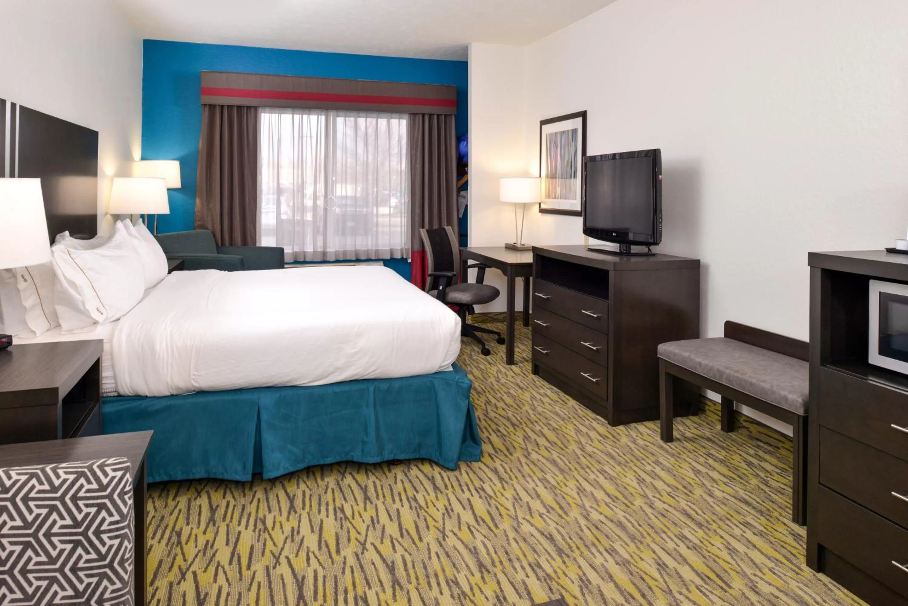 Photo of the whole room in Holiday Inn Express Hotel & Suites Omaha West by IHG