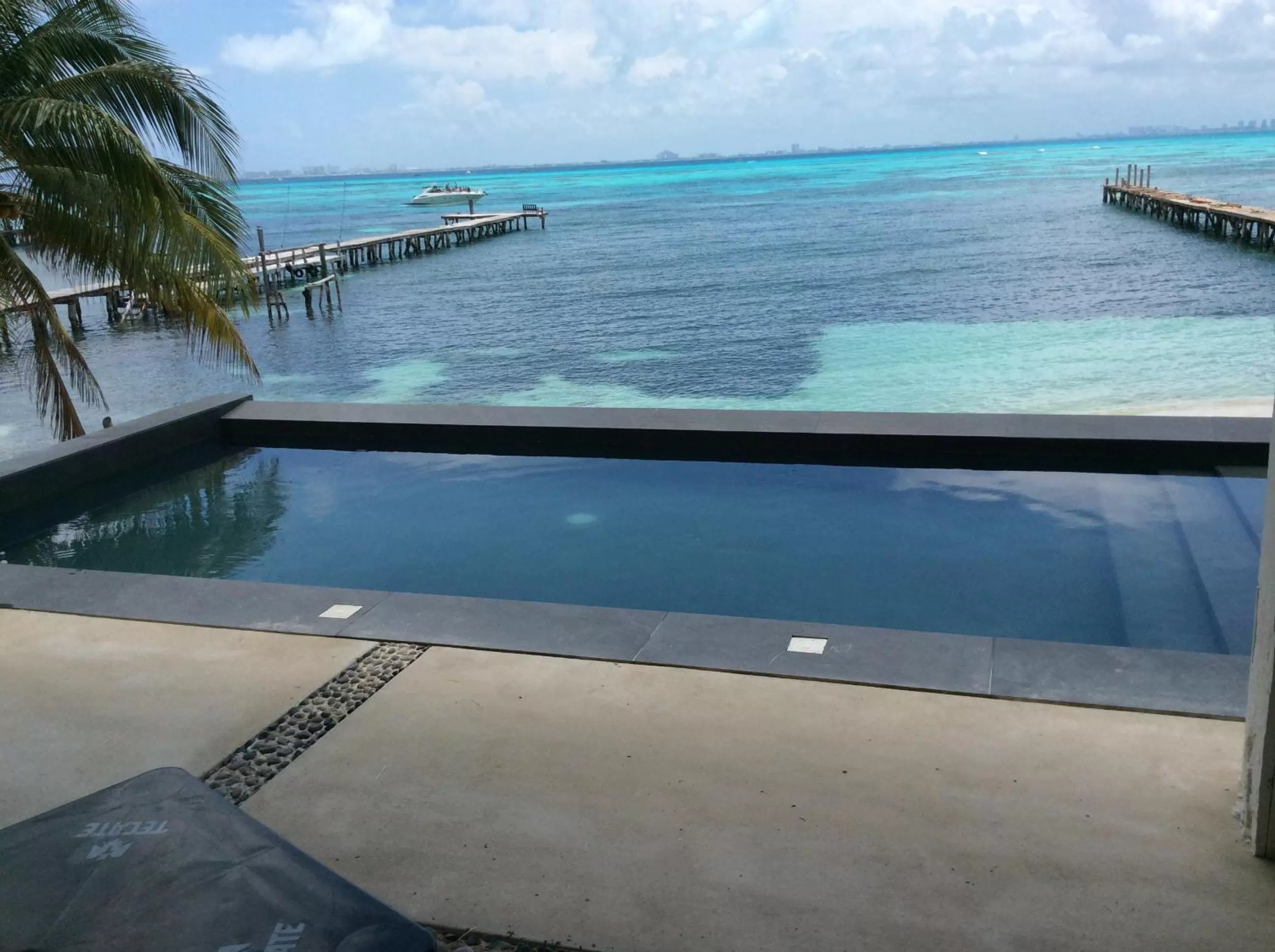 Swimming pool in Maria's Kan Kin