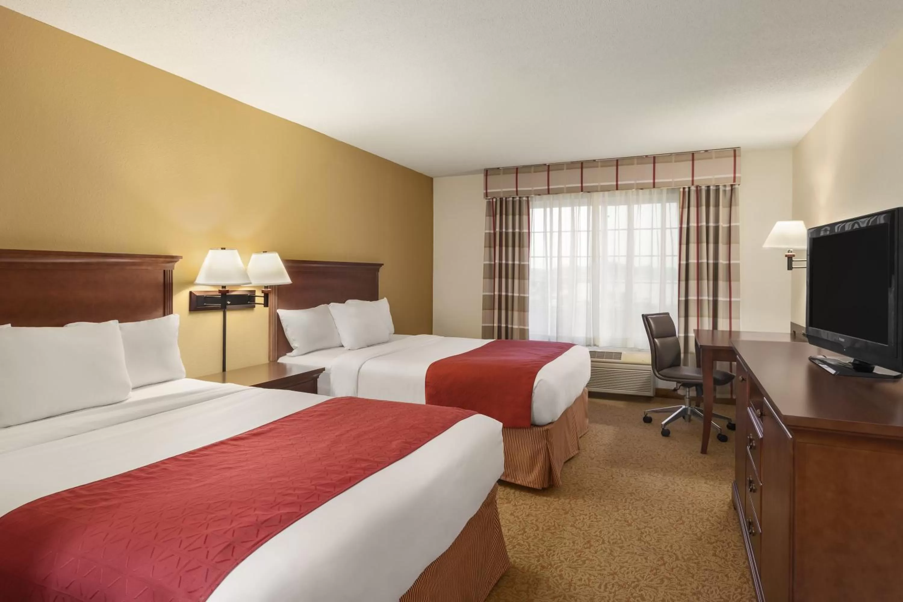Photo of the whole room, Bed in Country Inn & Suites by Radisson, Ames, IA