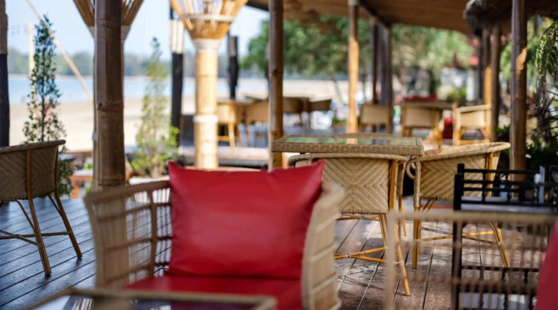 Restaurant/places to eat in Southern Lanta Resort