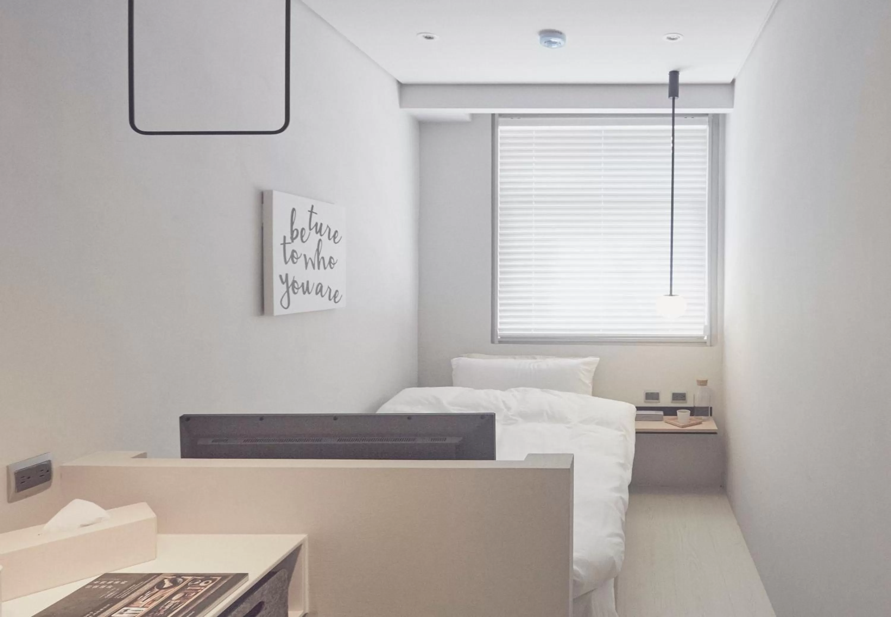 Photo of the whole room, Bed in The Door Inn