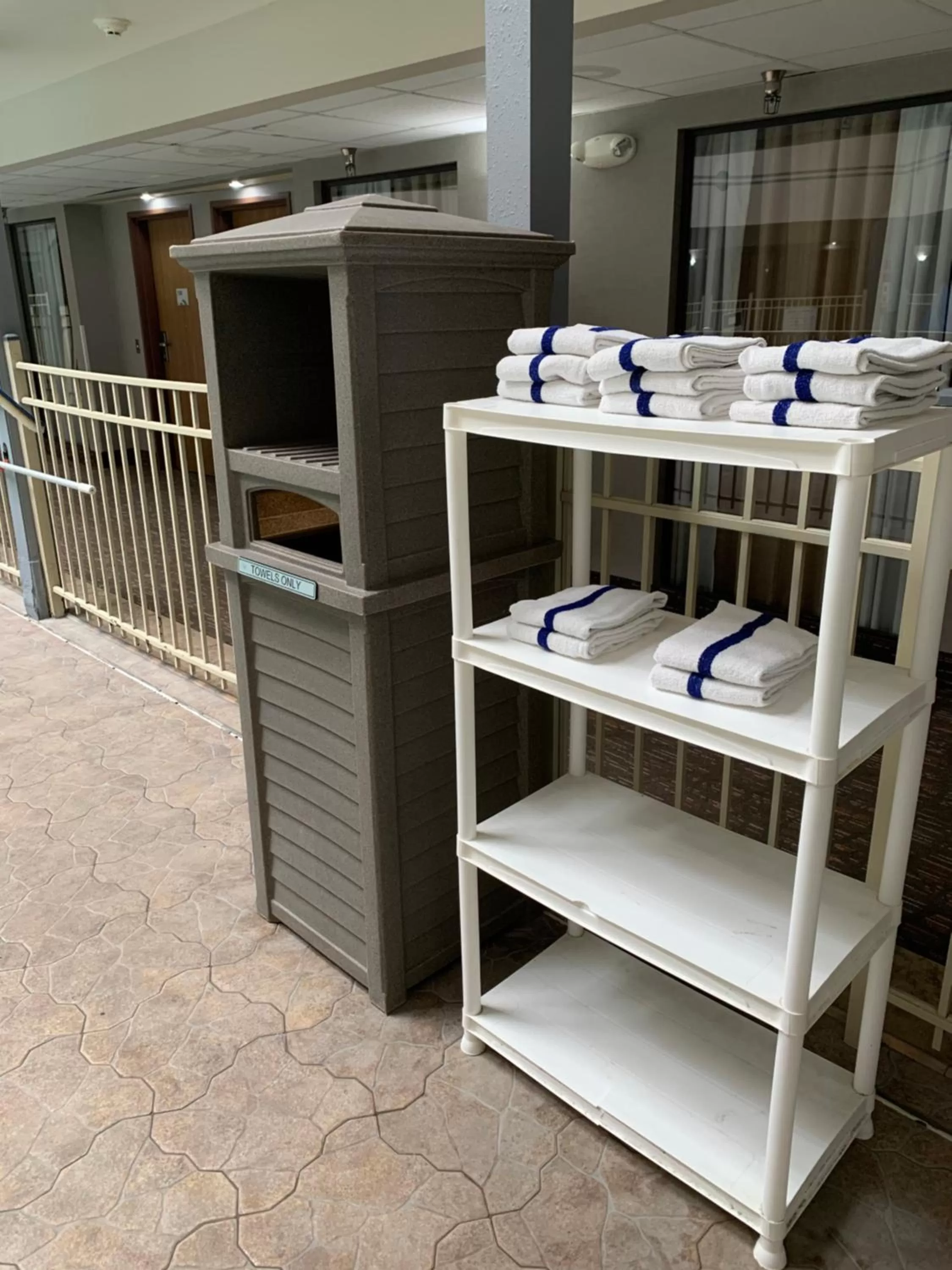 Swimming pool, Bed in Wingate by Wyndham Brighton