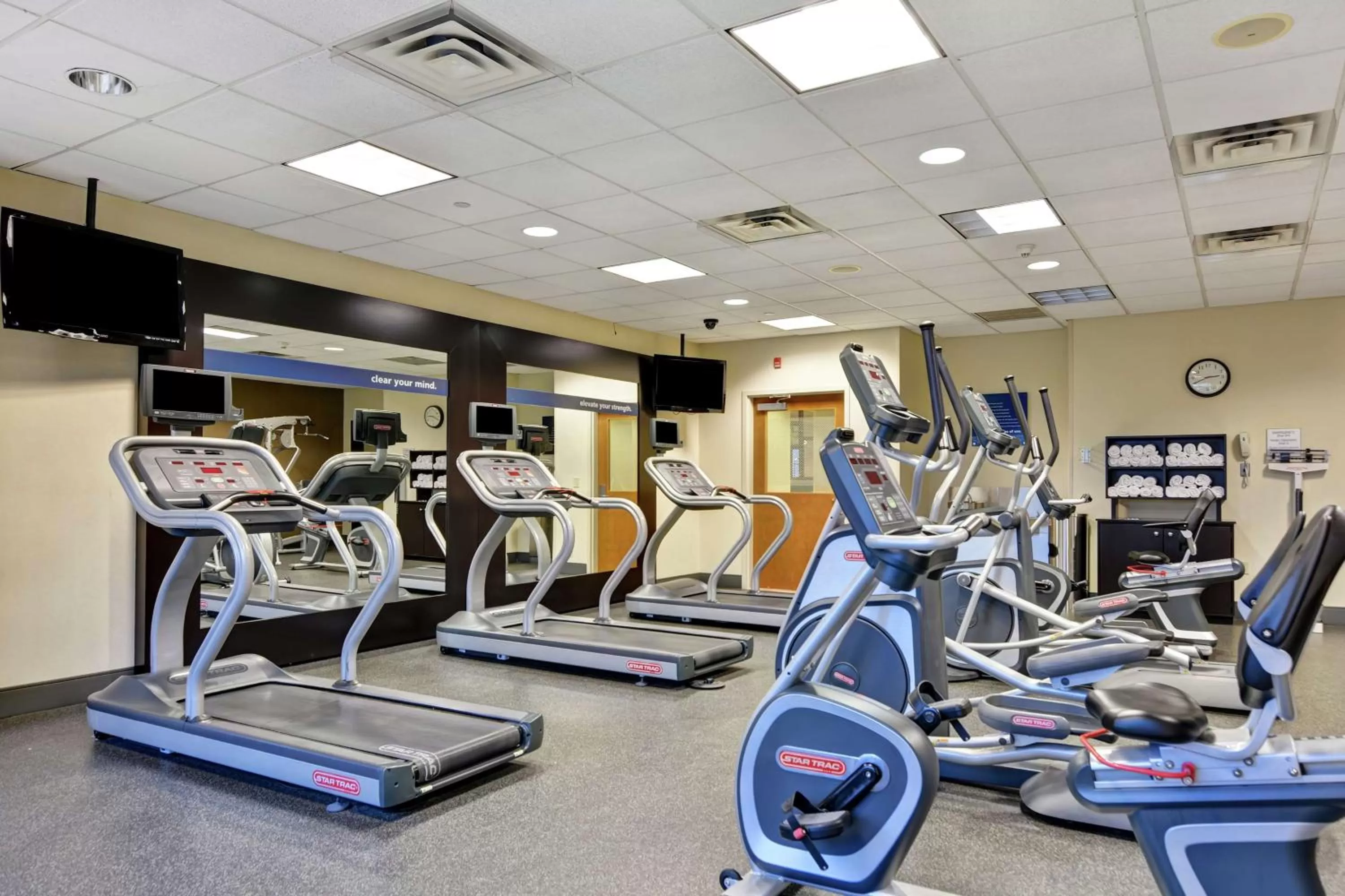 Fitness centre/facilities in Hampton Inn & Suites Newark-Harrison-Riverwalk