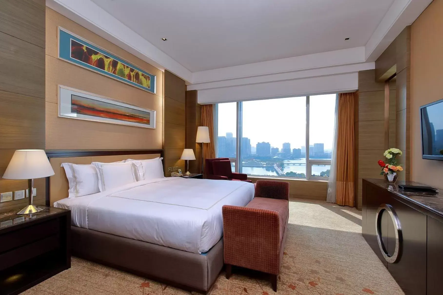 1 King One-Bedroom Suite-Lake View in Crowne Plaza Nanjing Jiangning by IHG 1 King One-Bedroom Suite-Lake View in Crowne Plaza Nanjing Jiangning by IHG