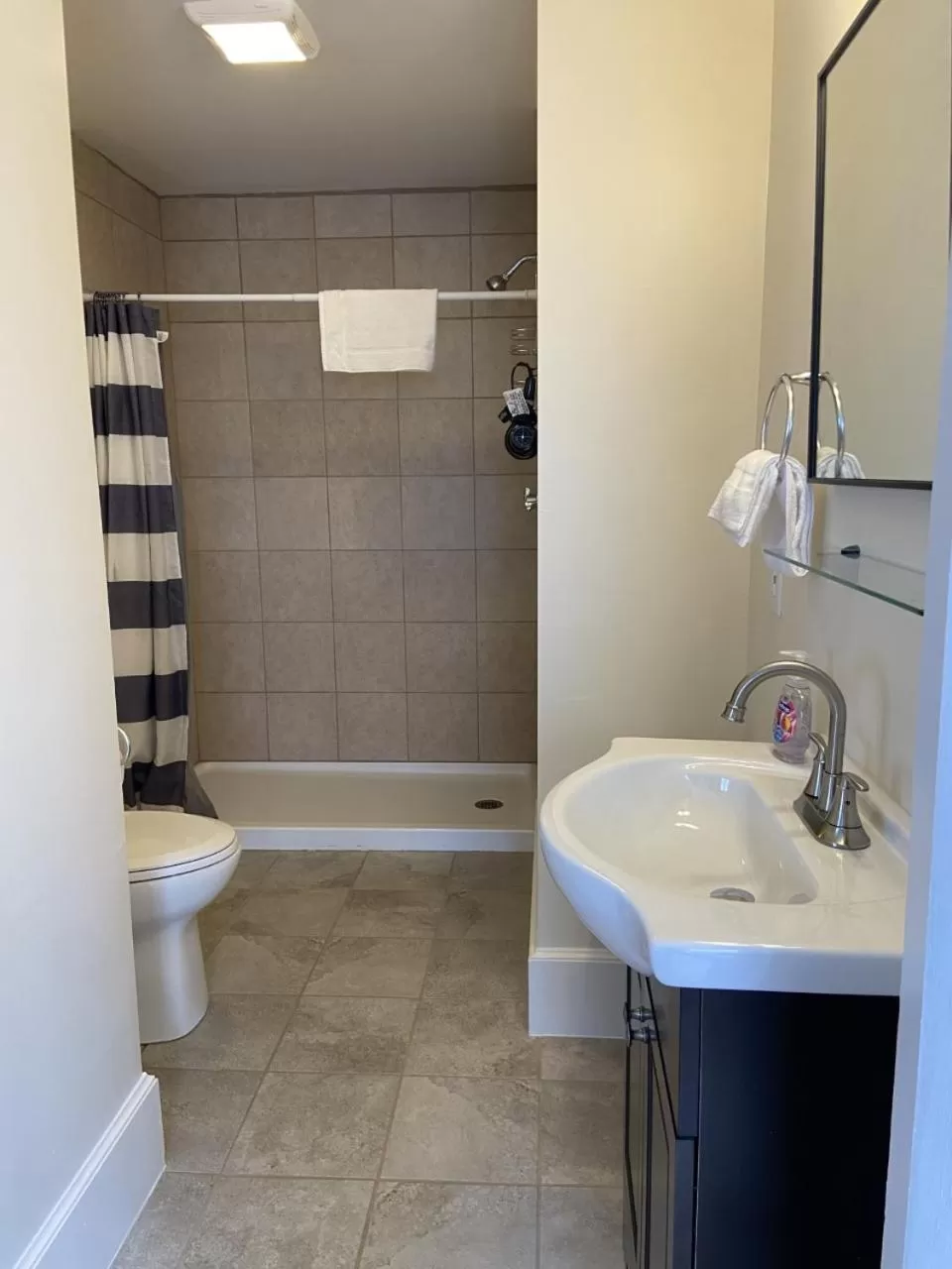 Bathroom in The Whitetail Inn and Suites- Lincoln