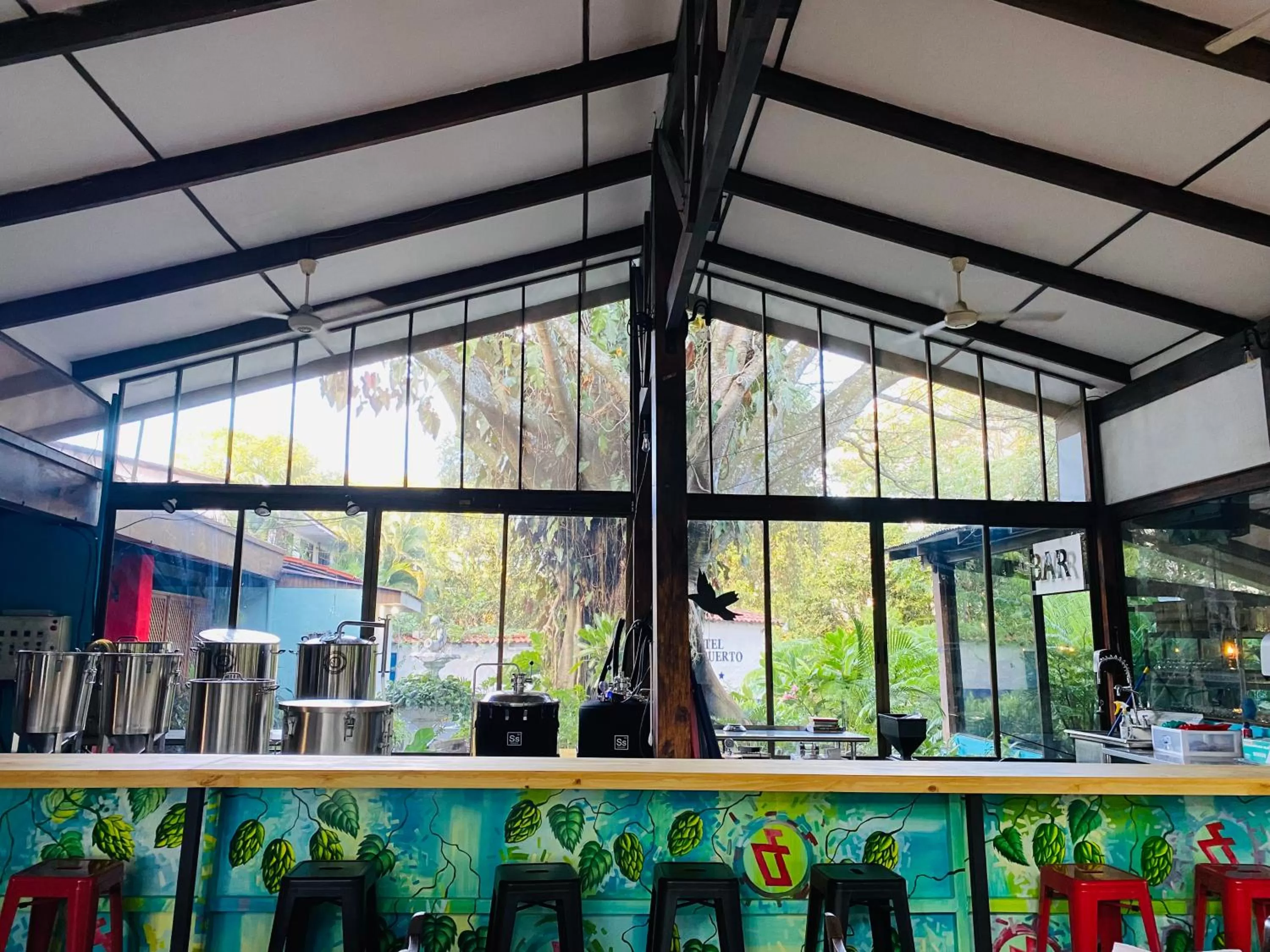 Restaurant/places to eat in Hotel Aeropuerto