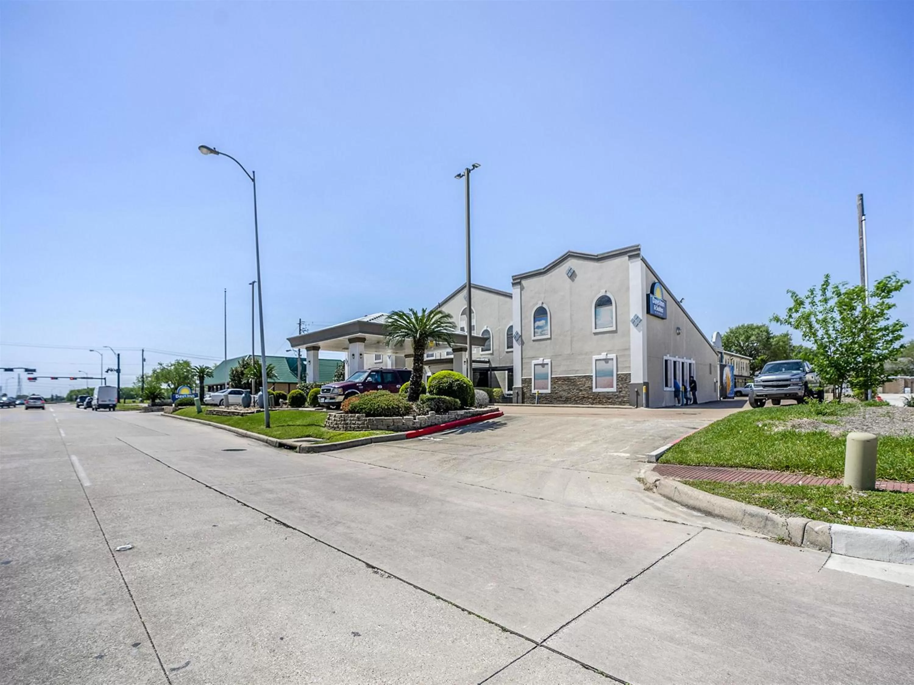 Days Inn & Suites by Wyndham Webster NASA-ClearLake-Houston