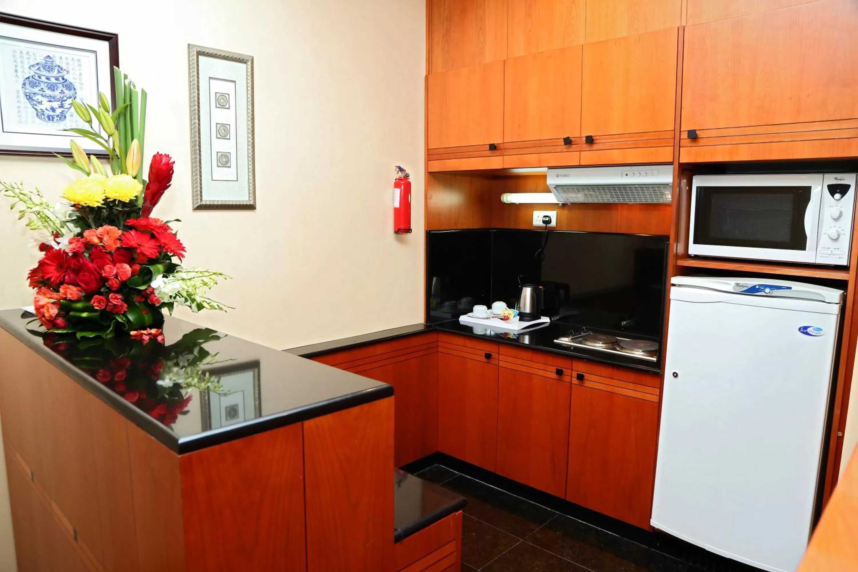 Kitchen or kitchenette in Gulf Court Hotel