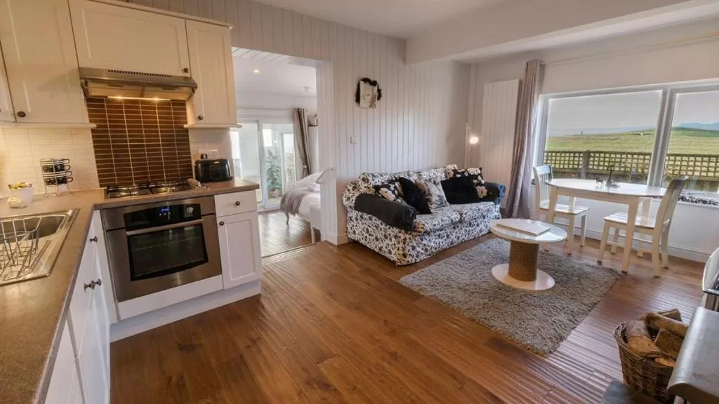 Kitchen or kitchenette in Chesil Beach Lodge Burton Bradstock Dorset DT64RJ
