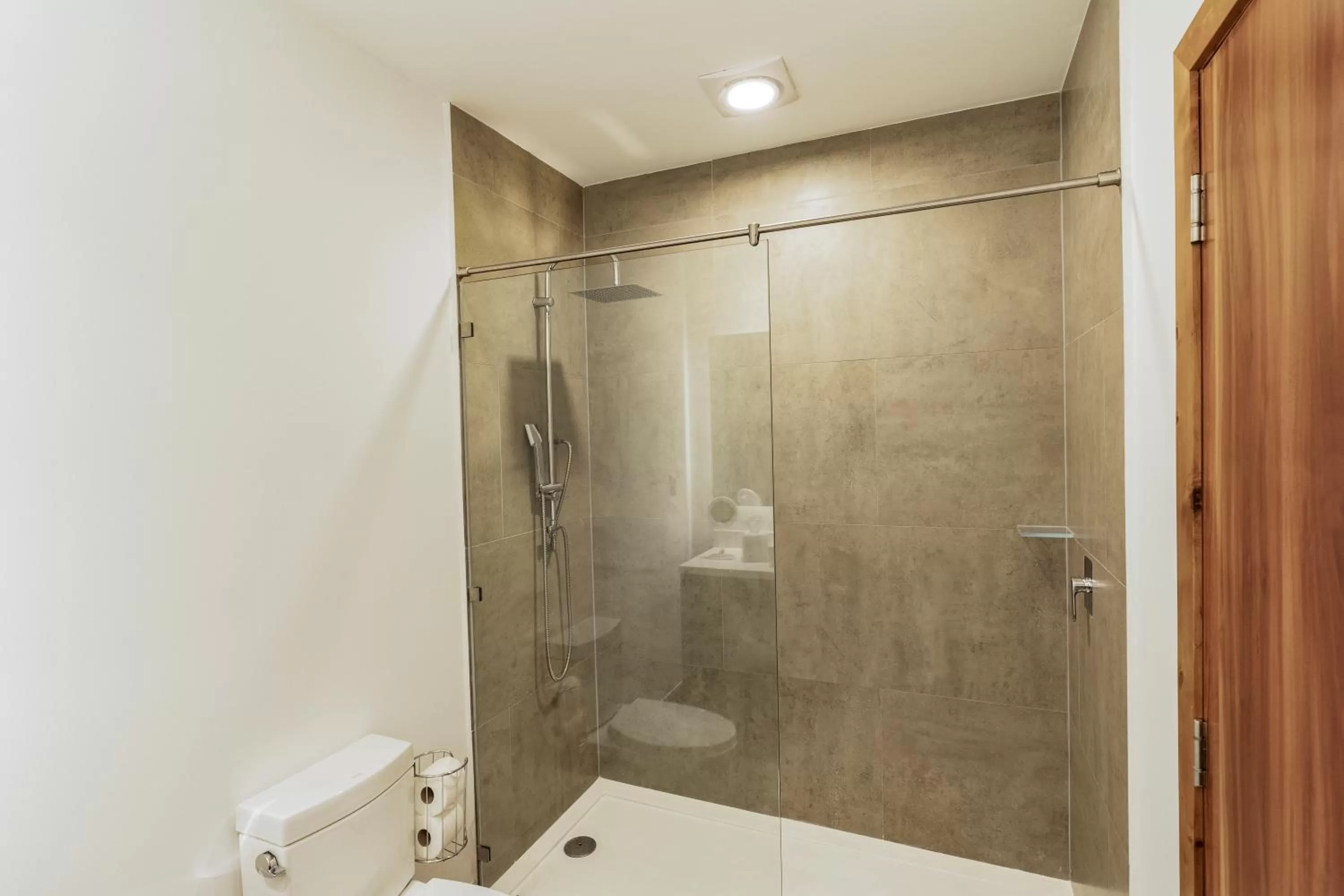 King Room with Balcony - Non-Smoking in Wyndham Garden Guatemala City