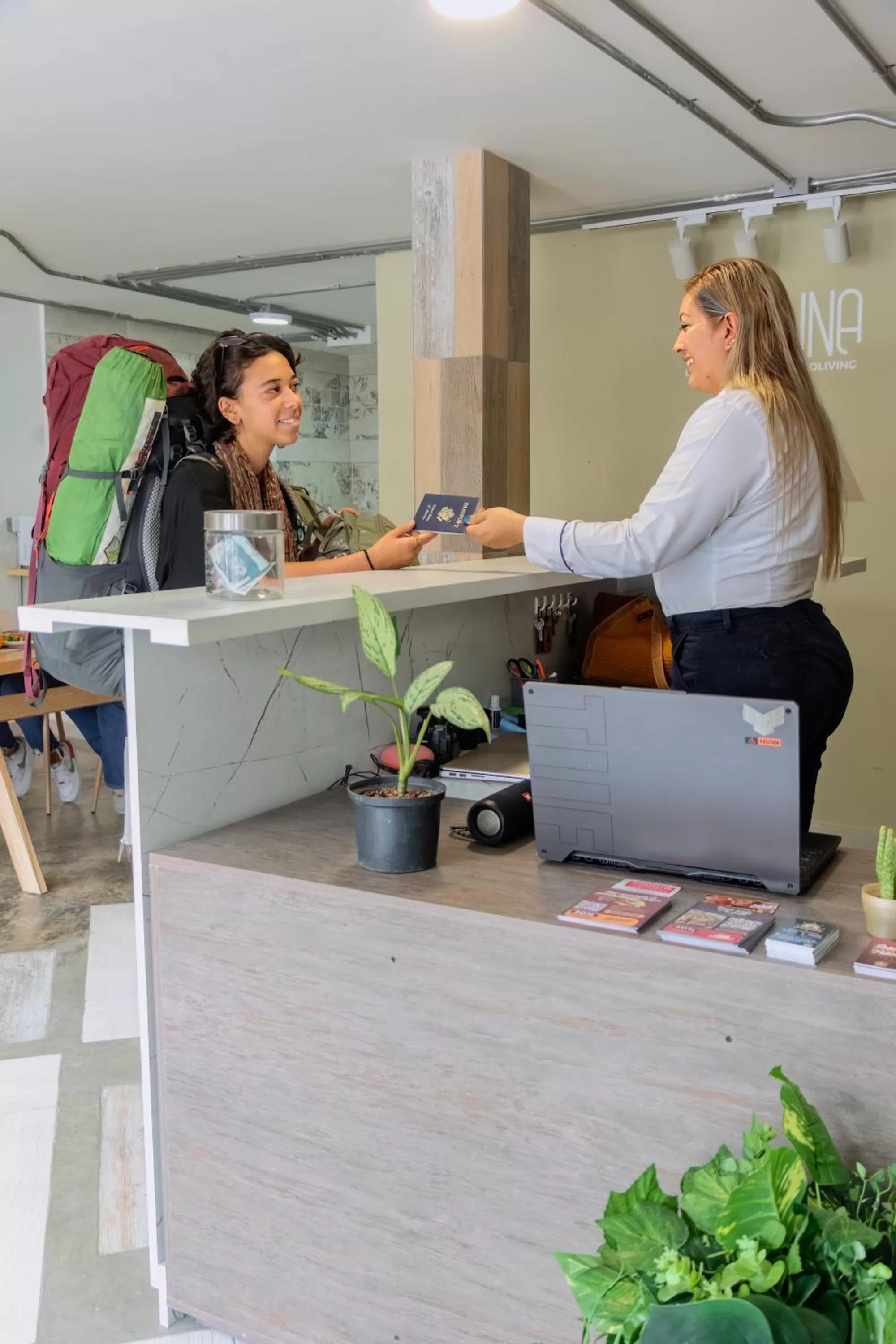 People in Ventiuna Hotel y Coliving
