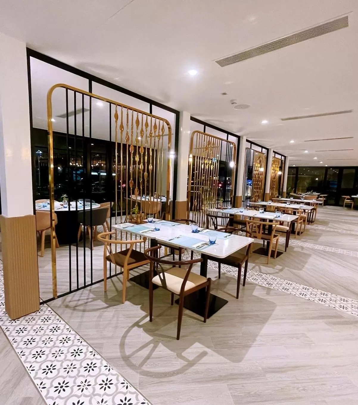 Restaurant/places to eat in Centara Life Hotel Bangkok Phra Nakhon