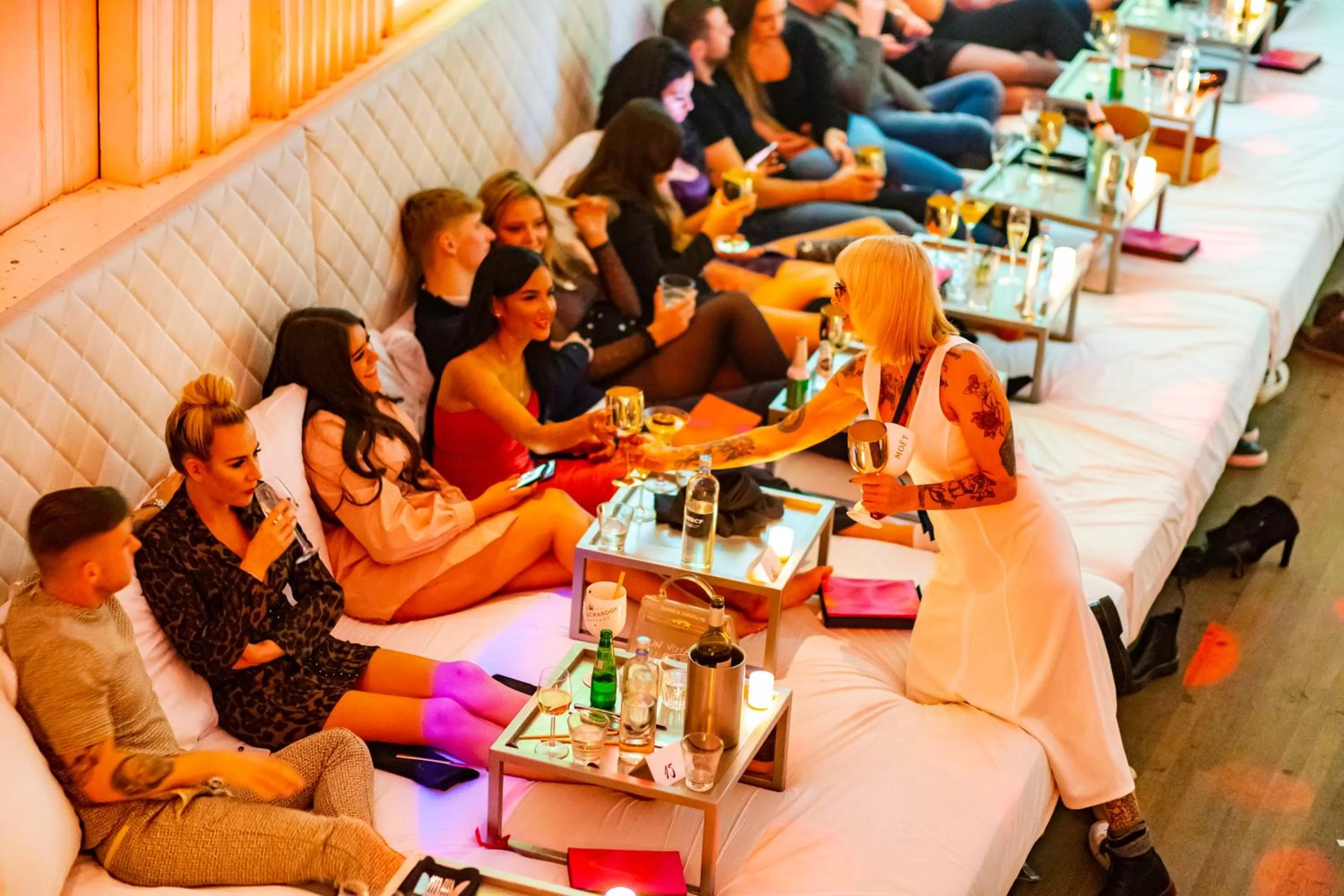 Restaurant/places to eat in SUPPER Hotel