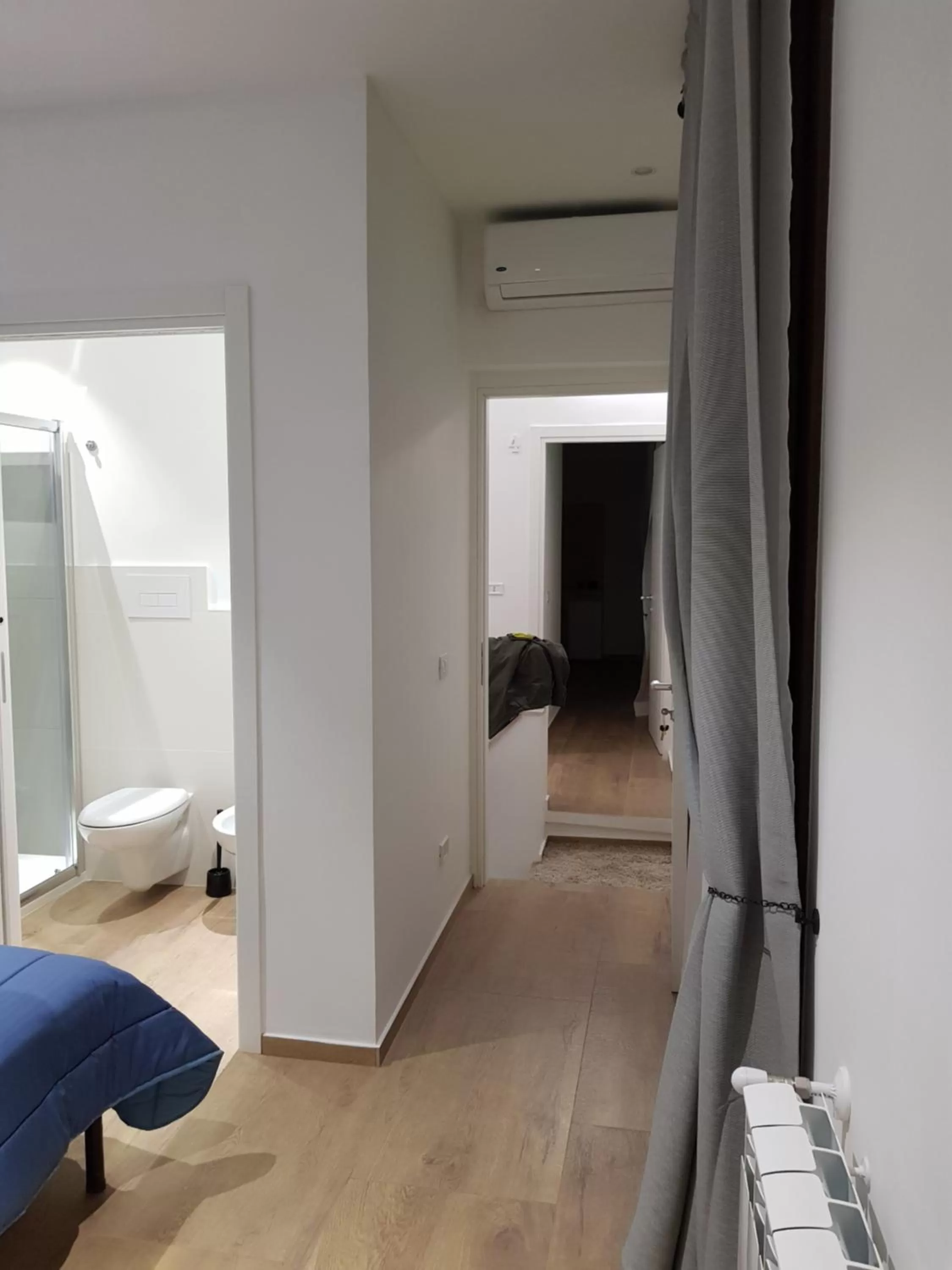 Bathroom, Bed in Handy