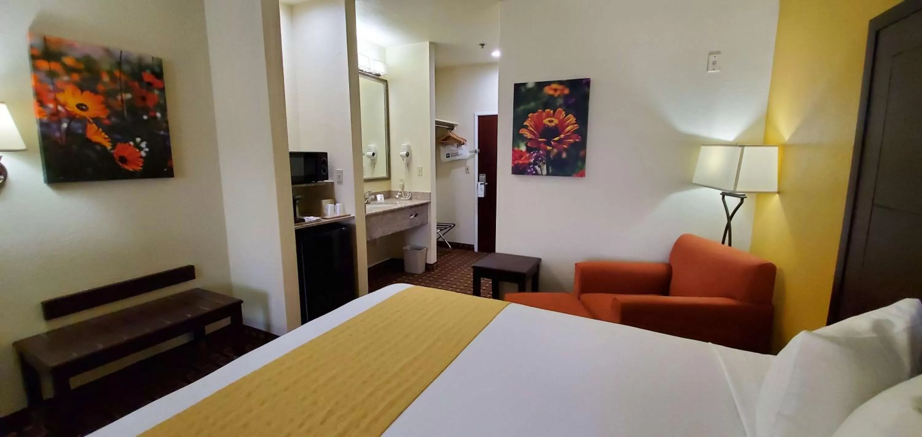 Photo of the whole room, Bed in Best Western Executive Inn & Suites