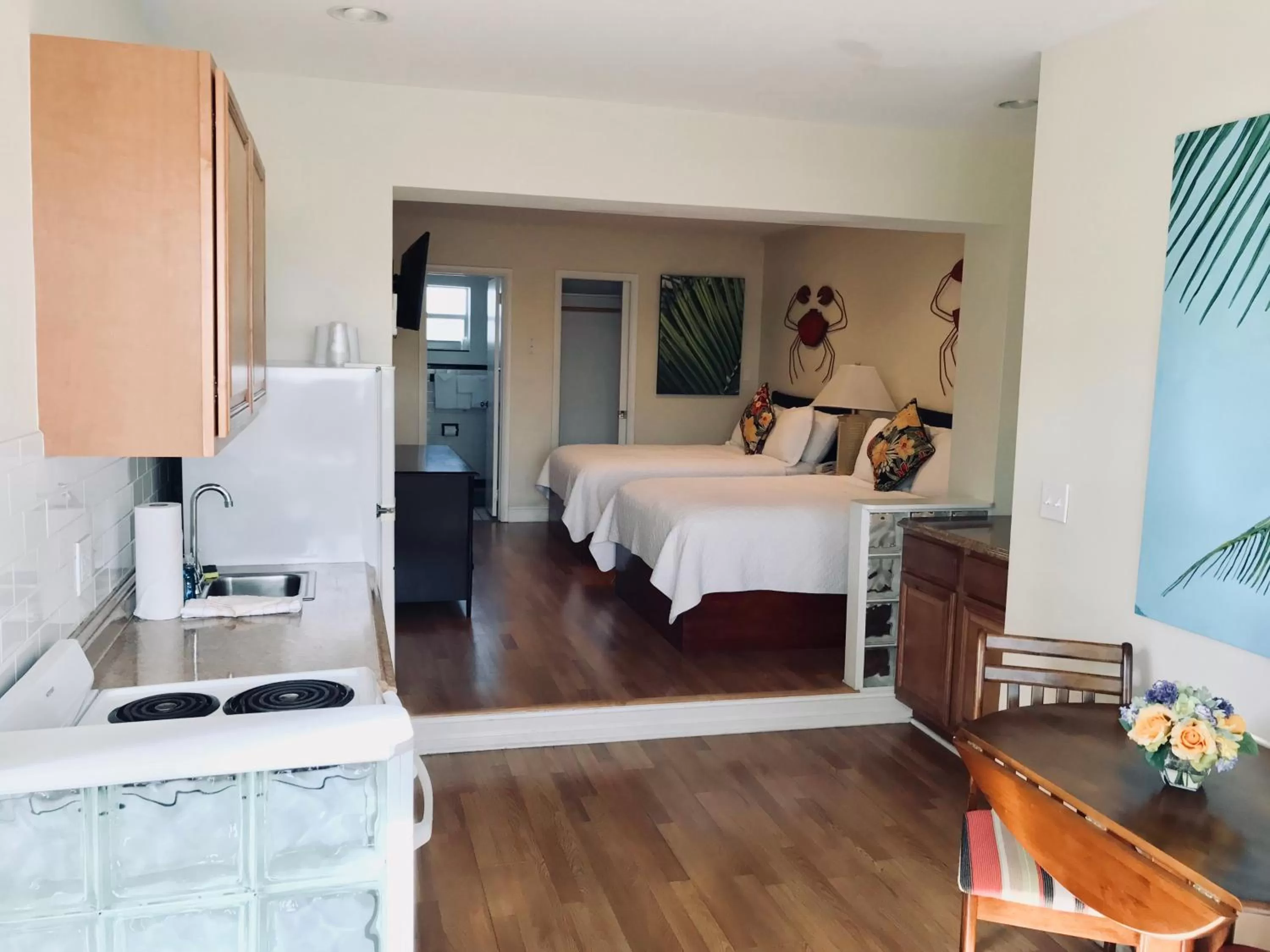 Photo of the whole room, Bed in Harborside Motel & Marina