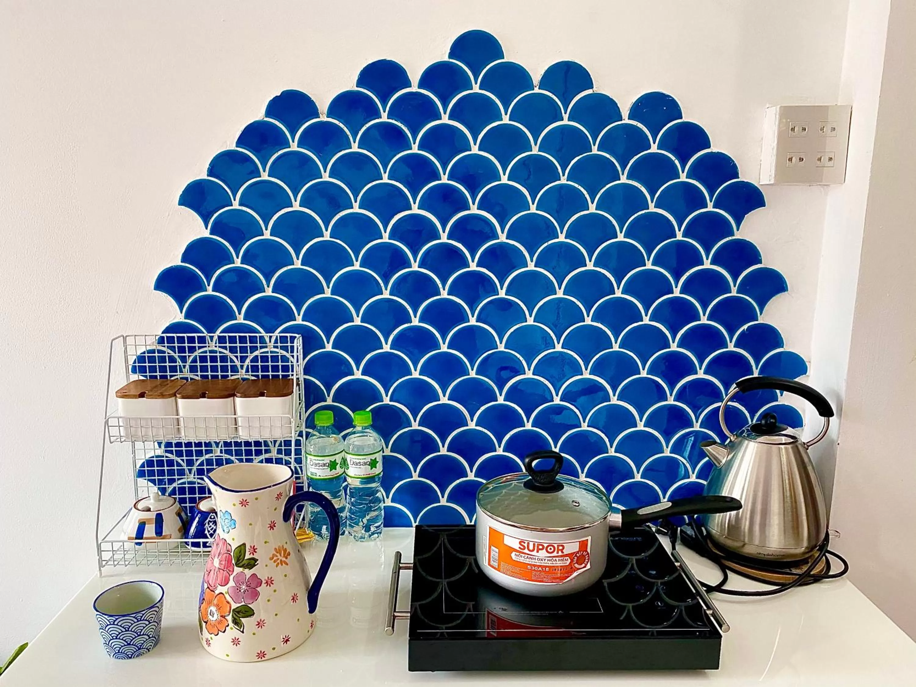 Kitchen/Kitchenette in Emerald Boutique Stay 2