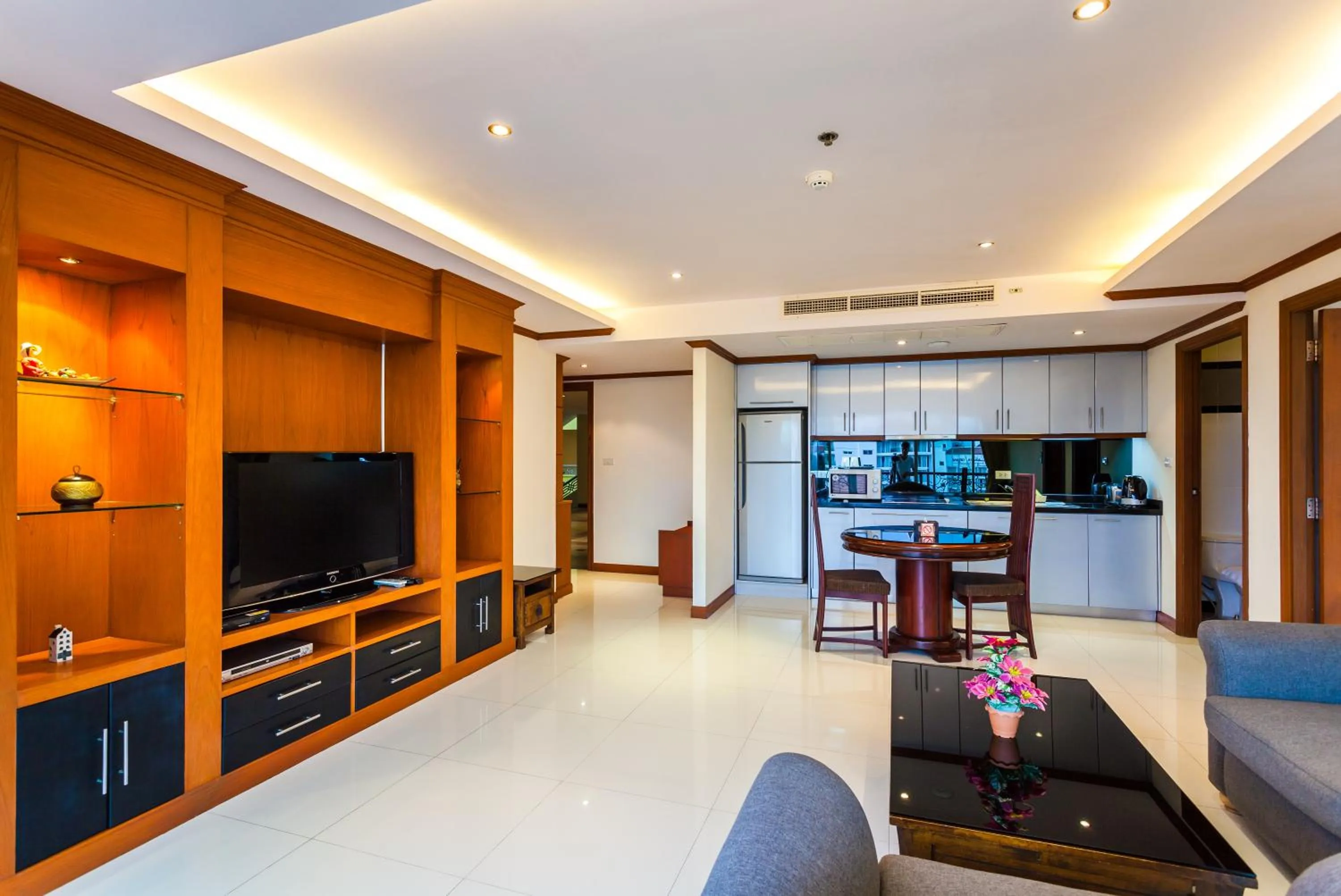 Communal lounge/ TV room in Tara Court Hotel
