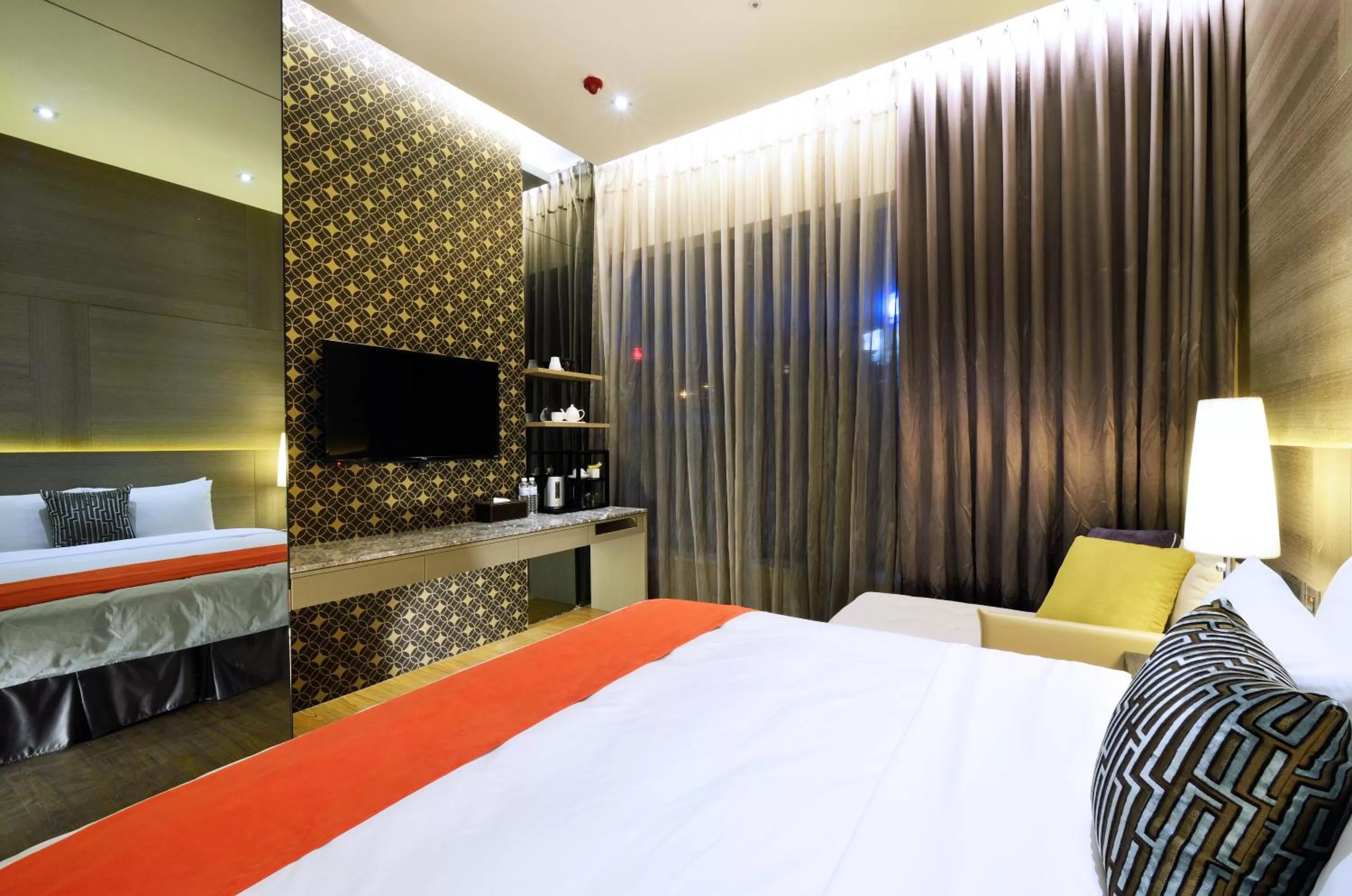 Bed in Amici hotel Six Star Hostel