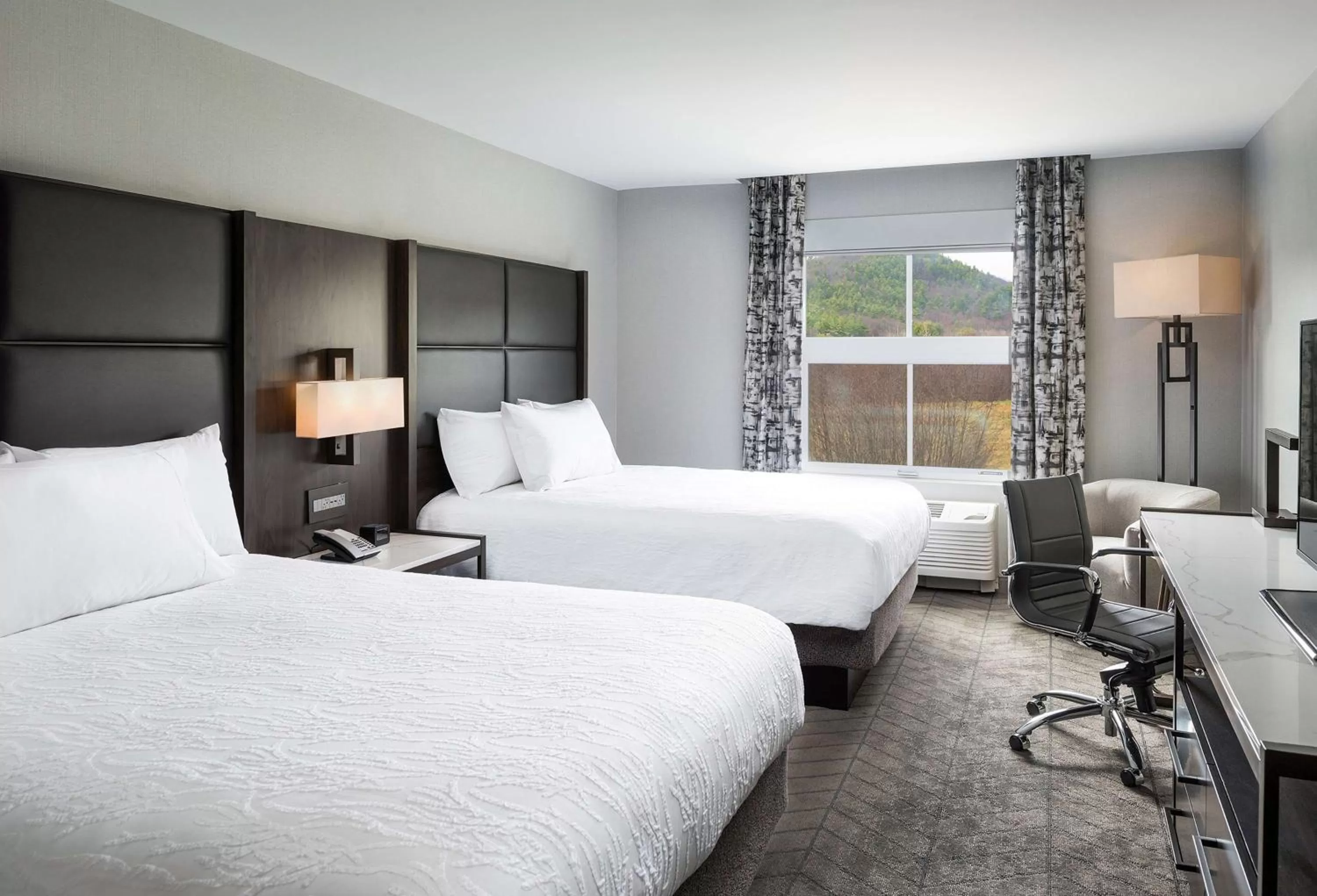 Bedroom, Bed in Hilton Garden Inn Hanover Lebanon