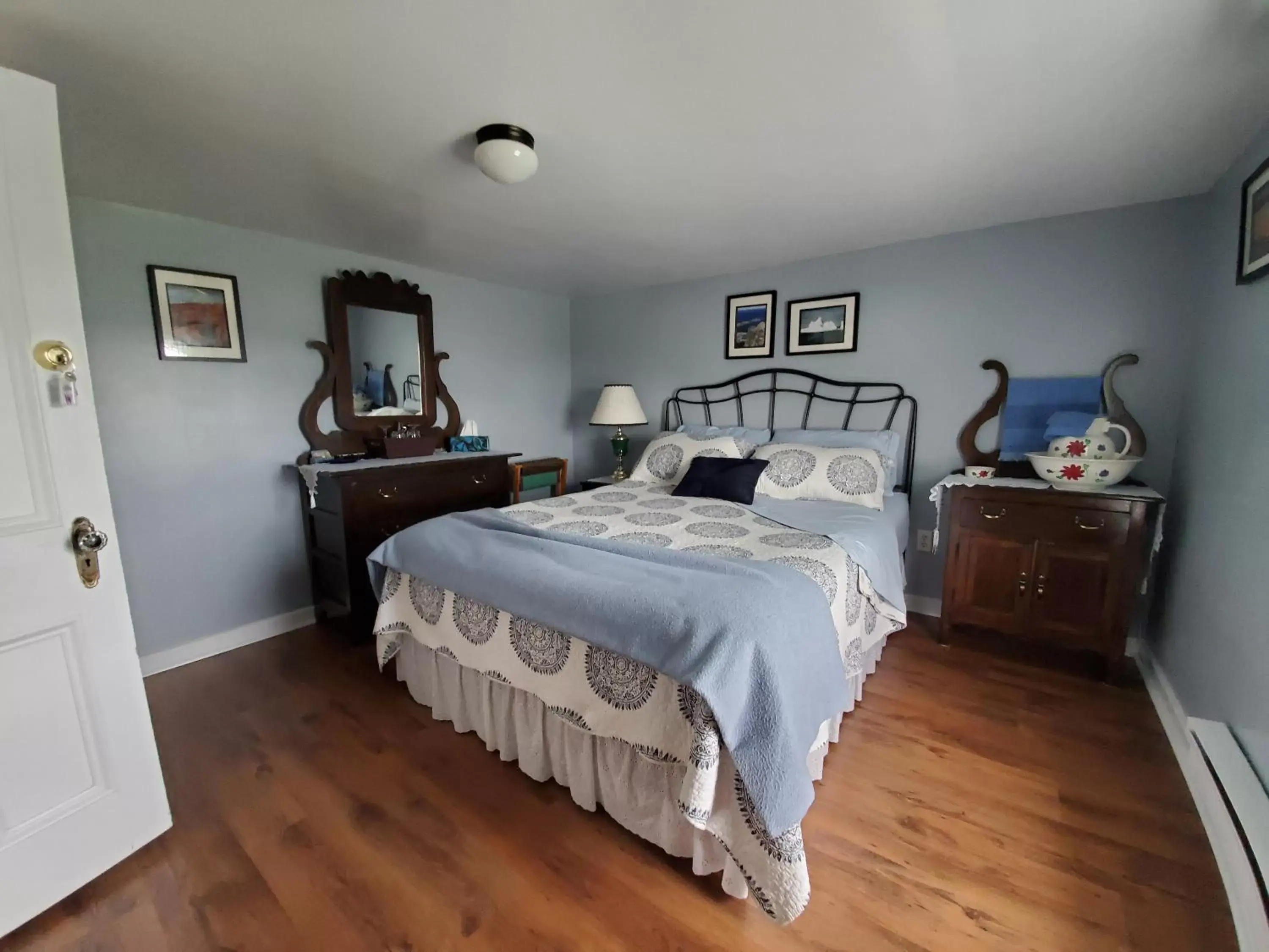 Standard Queen Room in Hillside B&B Standard Queen Room in Hillside B&B