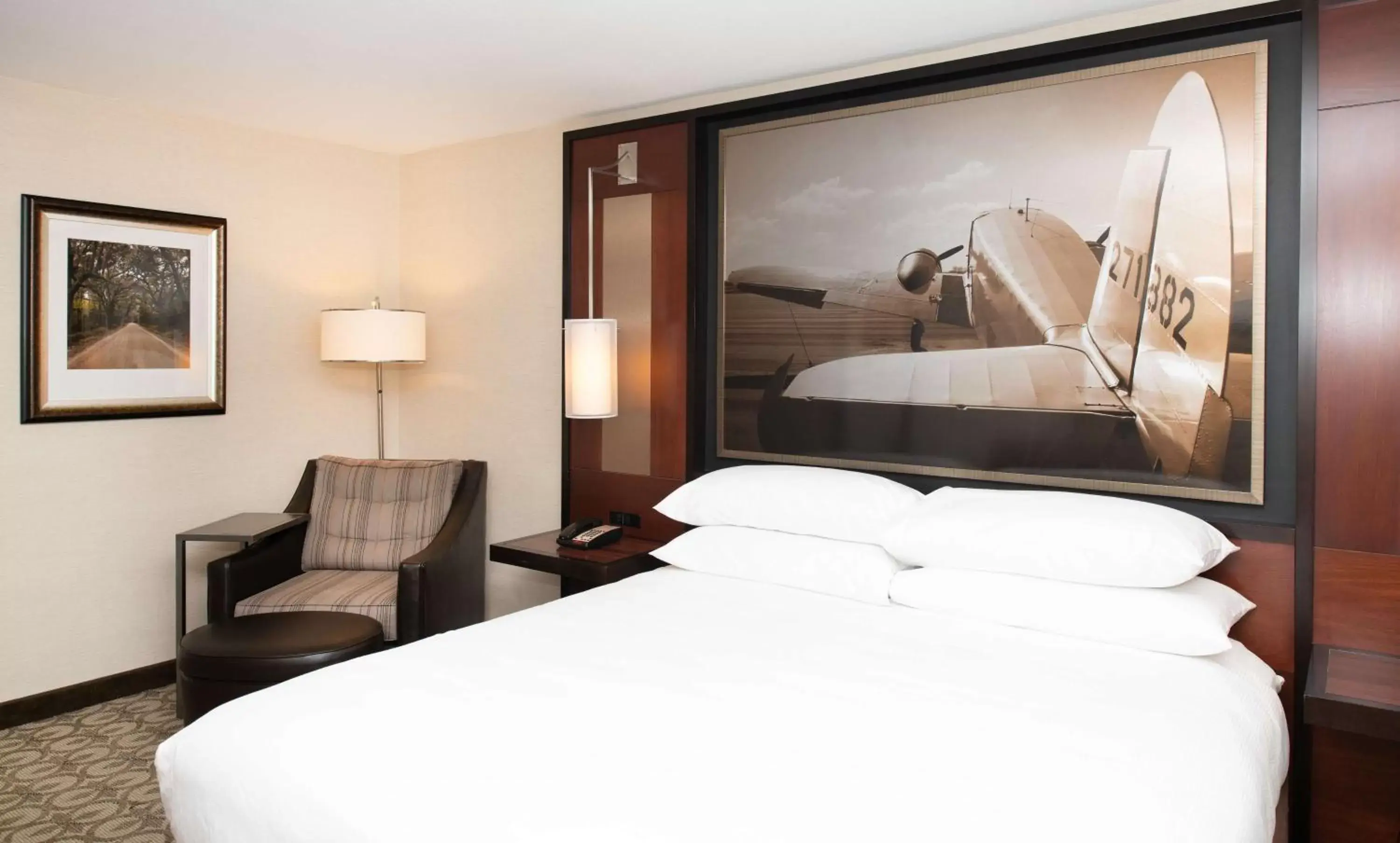 King Room - Non-Smoking in DoubleTree Hotel & Suites Charleston Airport King Room - Non-Smoking in DoubleTree Hotel & Suites Charleston Airport