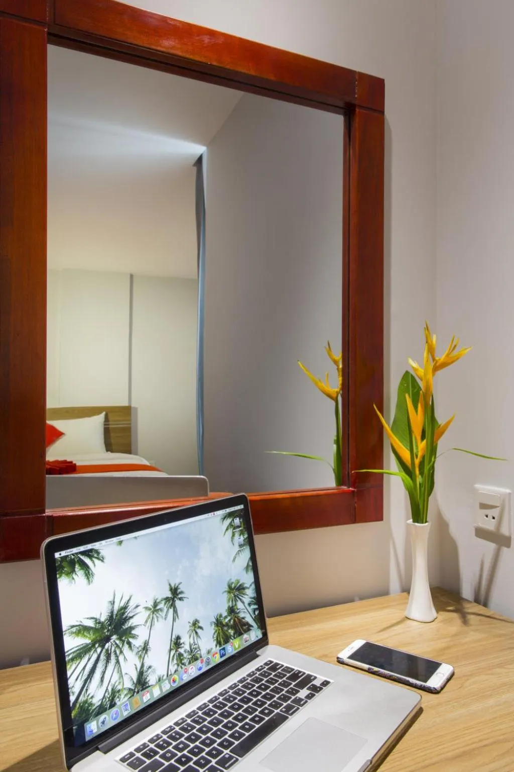 TV and multimedia in Maple Leaf Hotel & Apartment