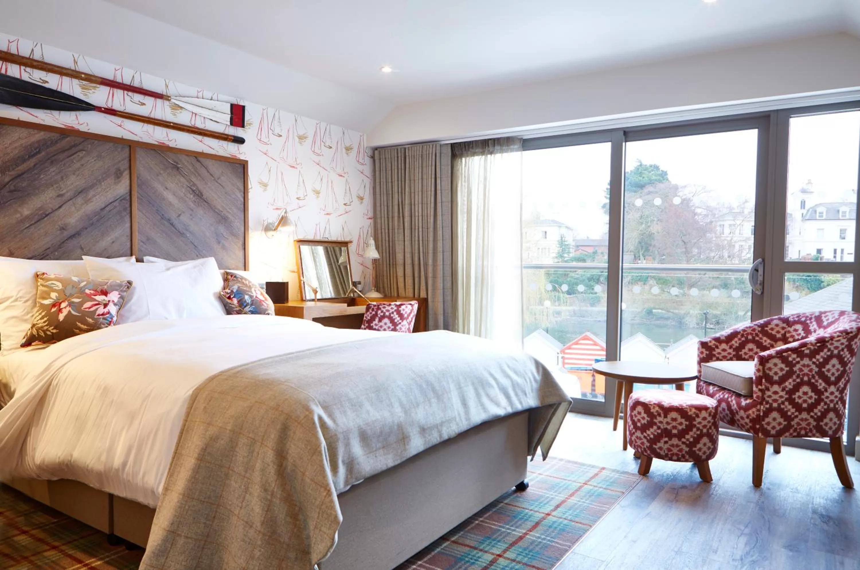 Bed in The Boathouse Inn & Riverside Rooms