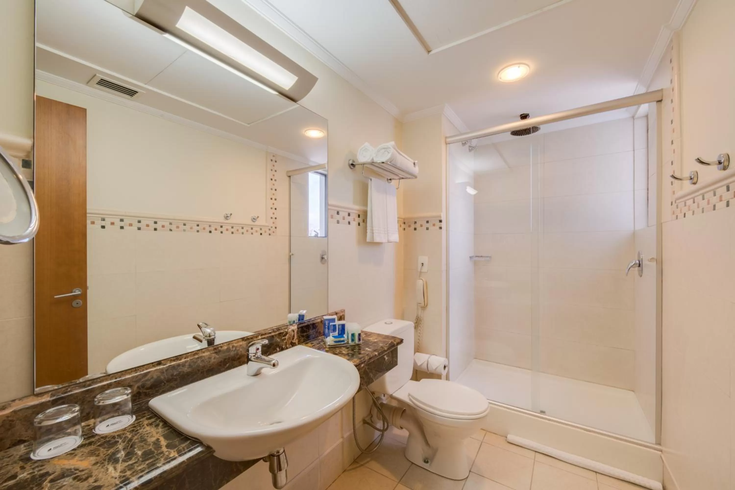 Shower in Blue Tree Towers Caxias do Sul