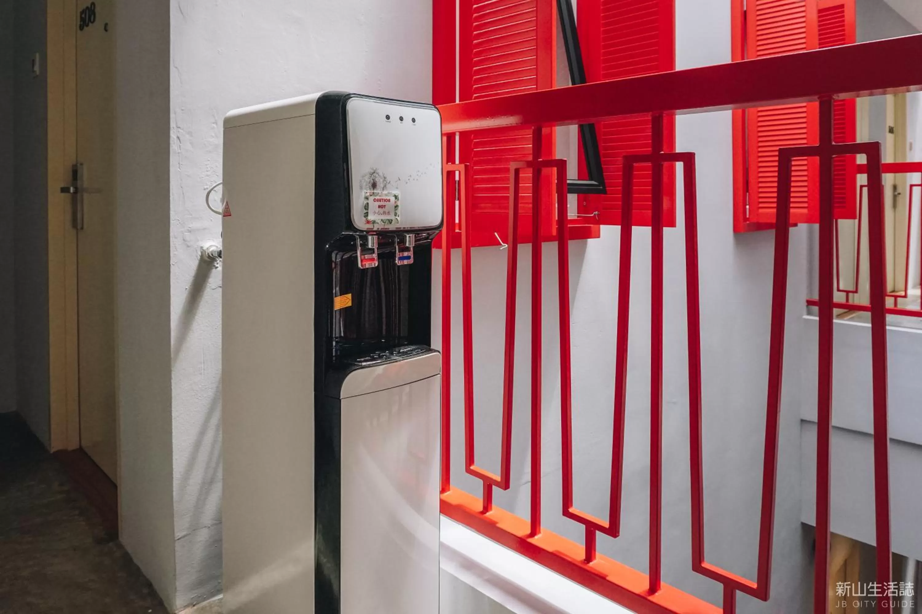 HOTEL CIQ, JALAN TRUS