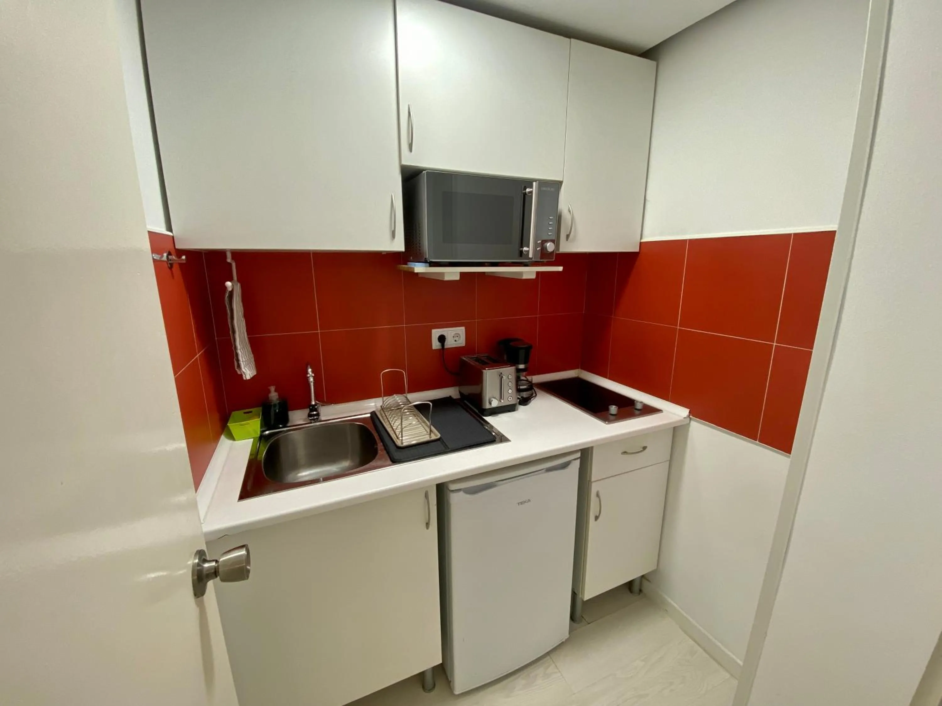 Kitchen or kitchenette in Far Home Gran Vía