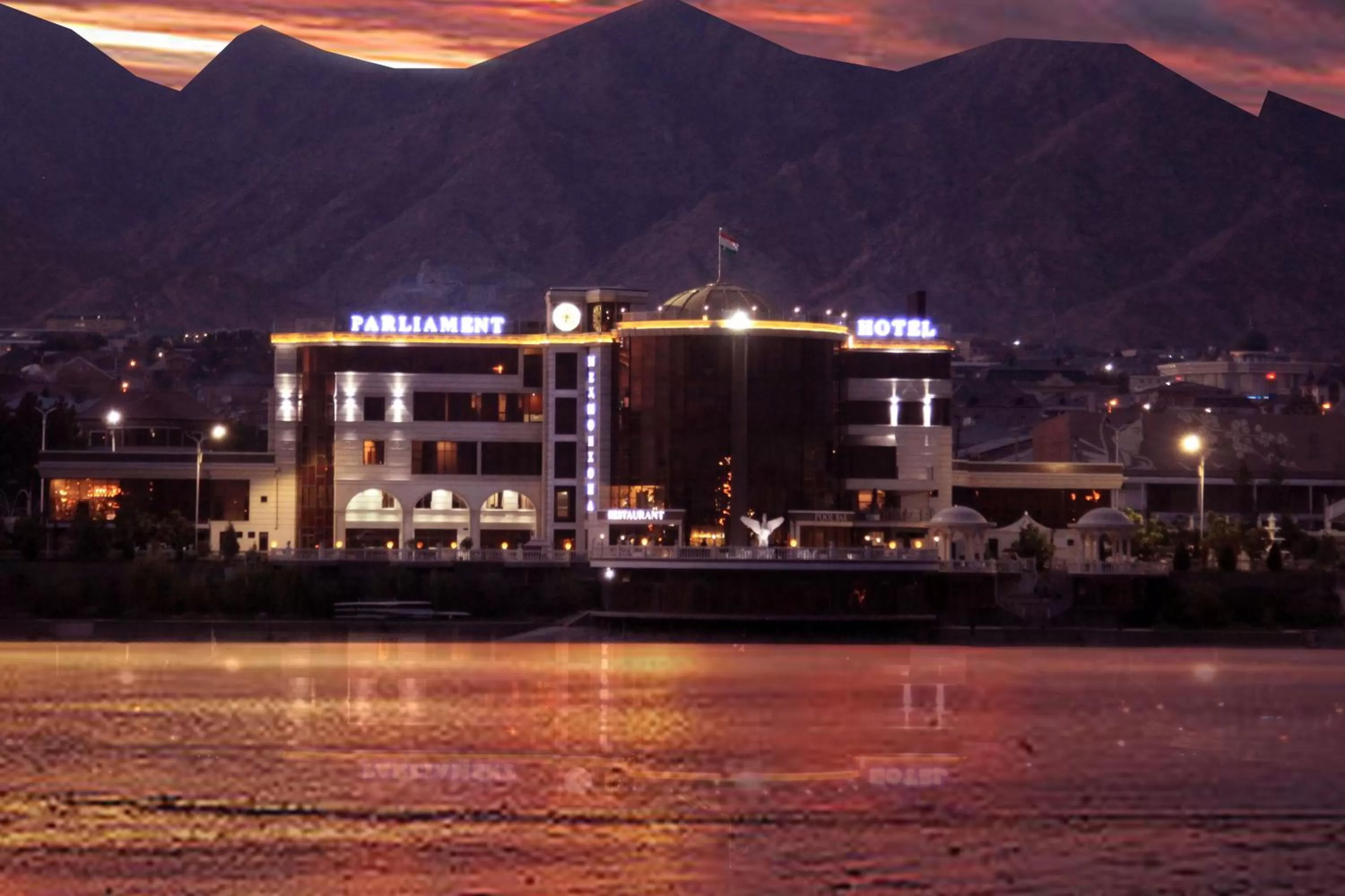 Area and facilities in Parliament Palace Hotel