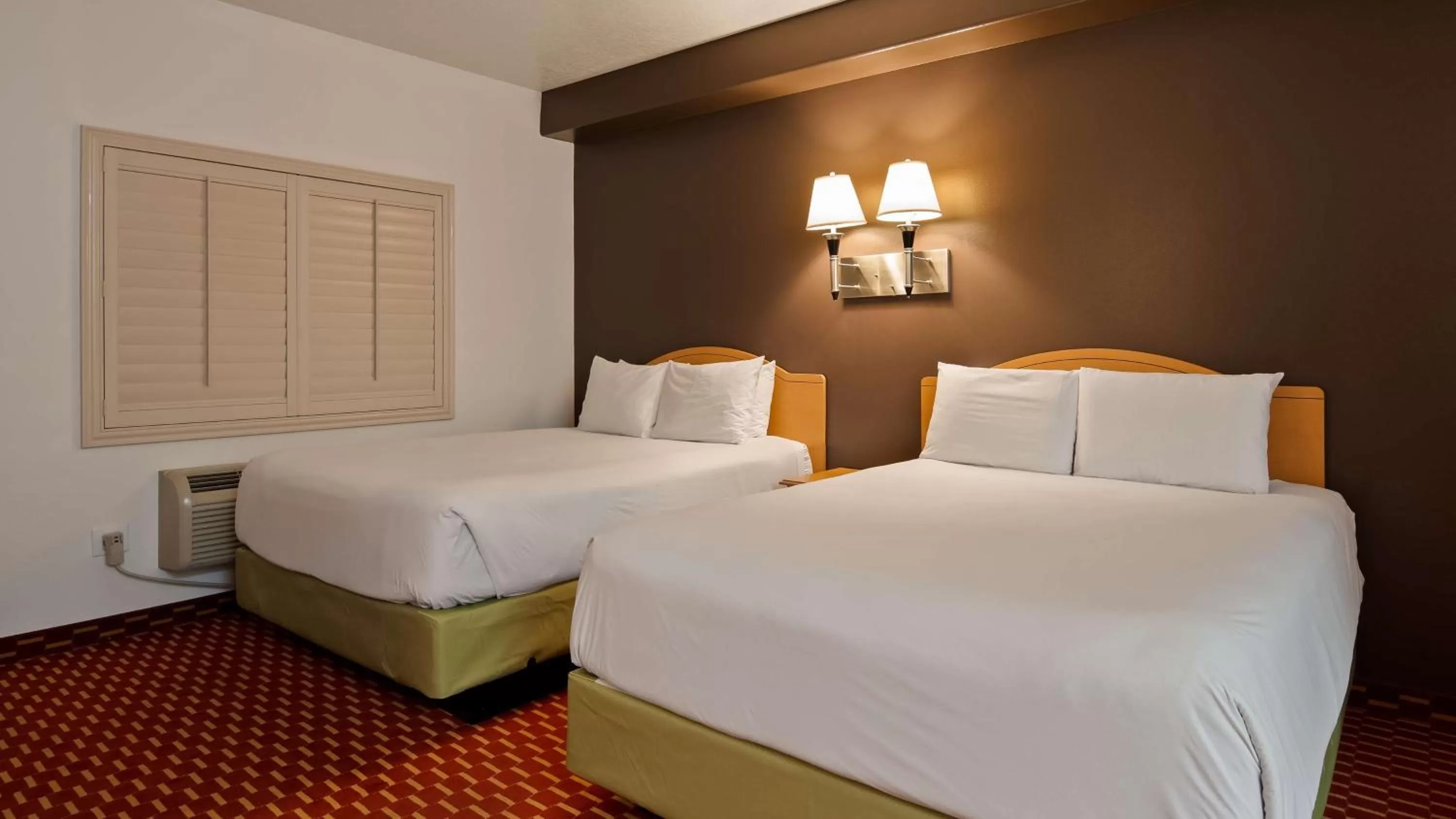 Photo of the whole room, Bed in SureStay Plus Hotel by Best Western Vernal