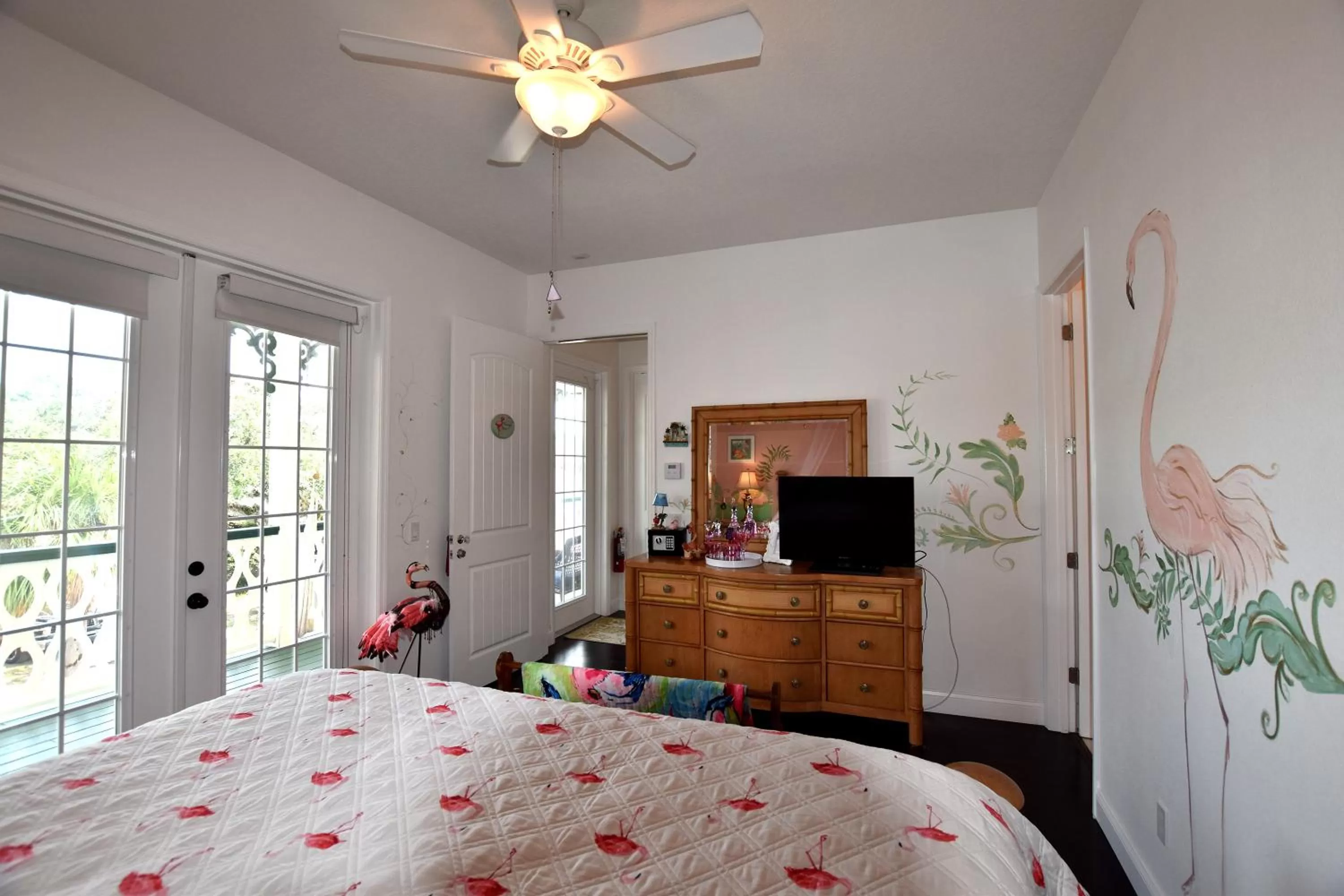 Photo of the whole room in Inn on the Avenue