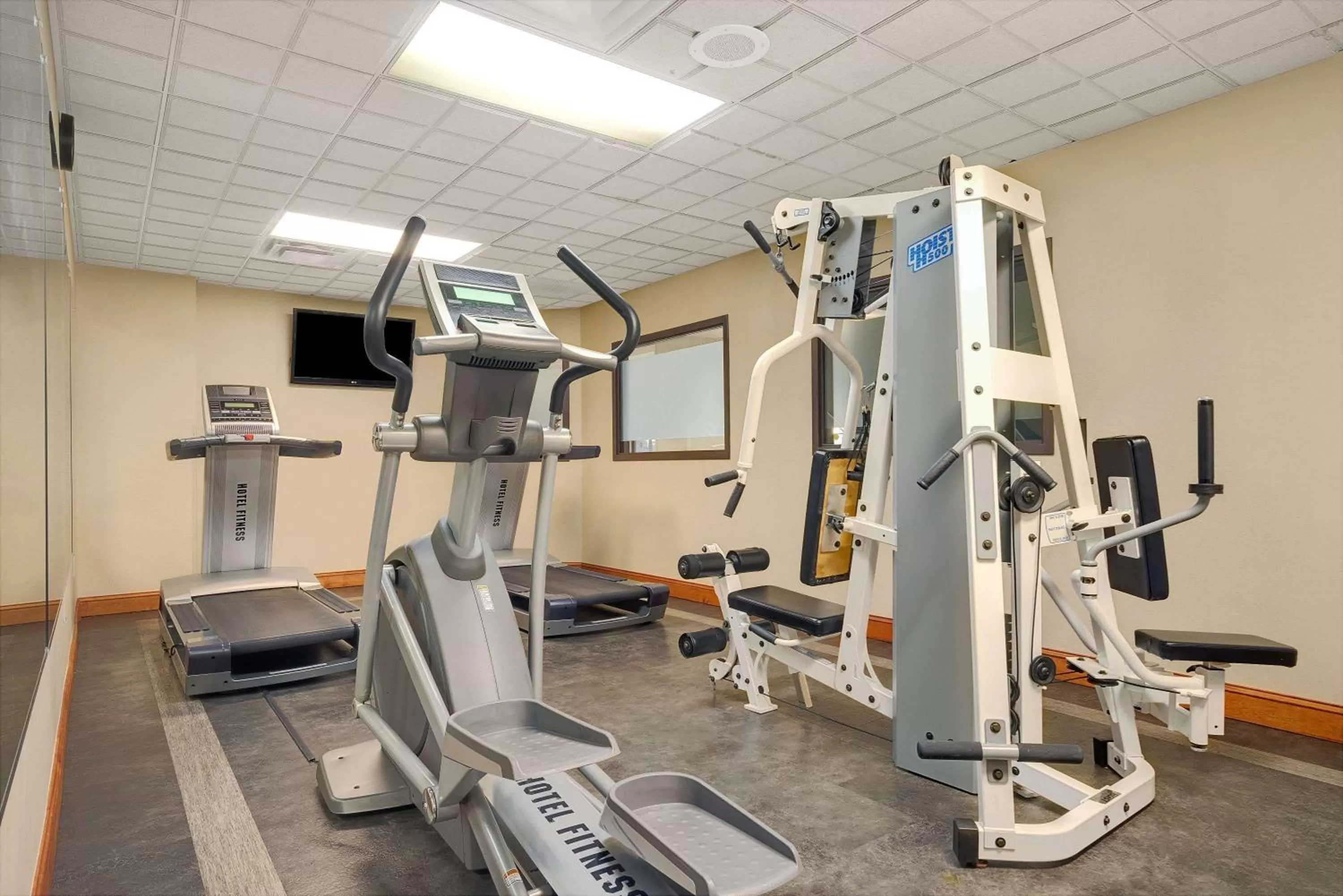 Fitness centre/facilities in Wingate by Wyndham Fargo
