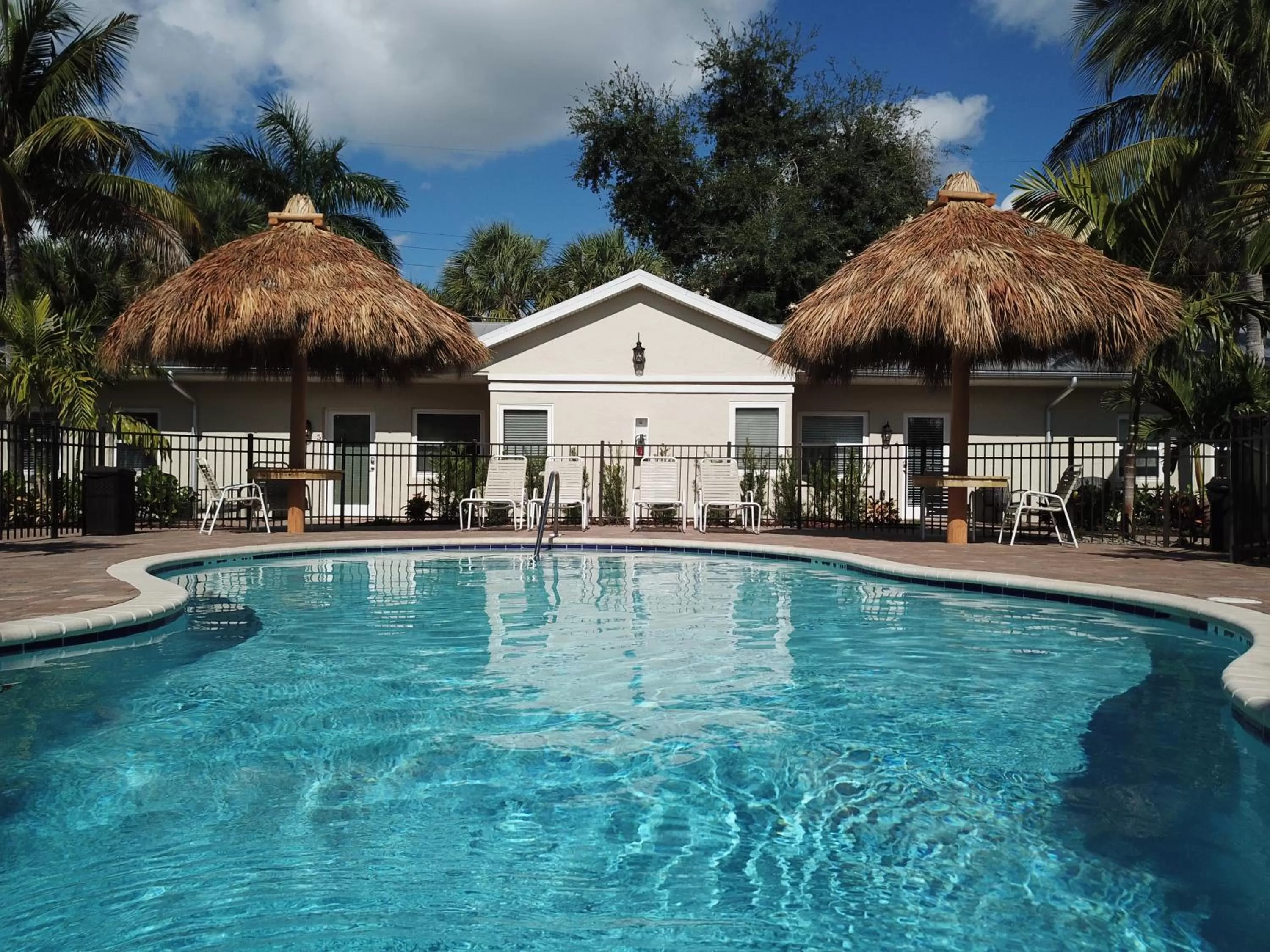 Property building in Twin Palms at Siesta