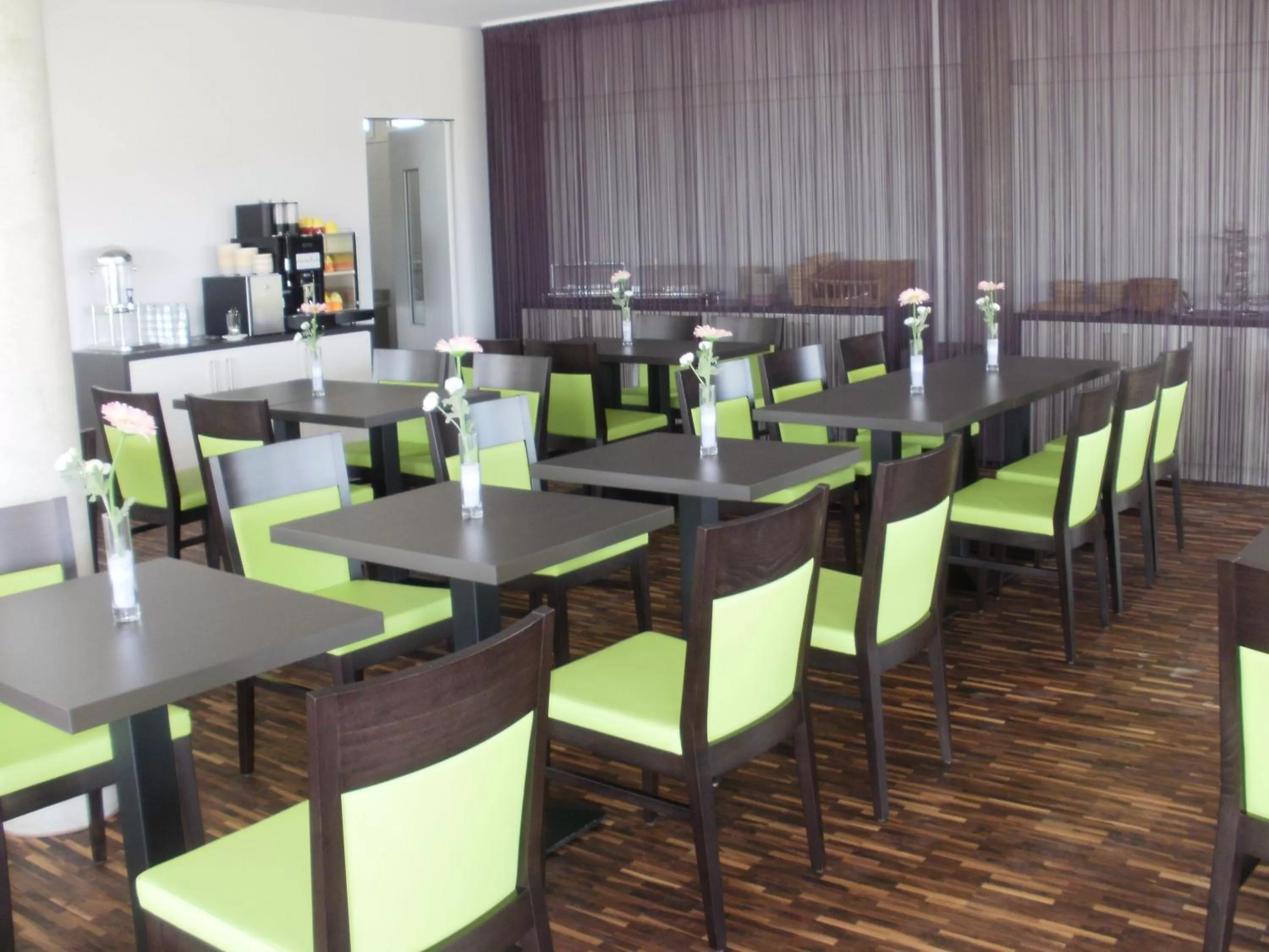Restaurant/places to eat in iQ-Hotel Ulm