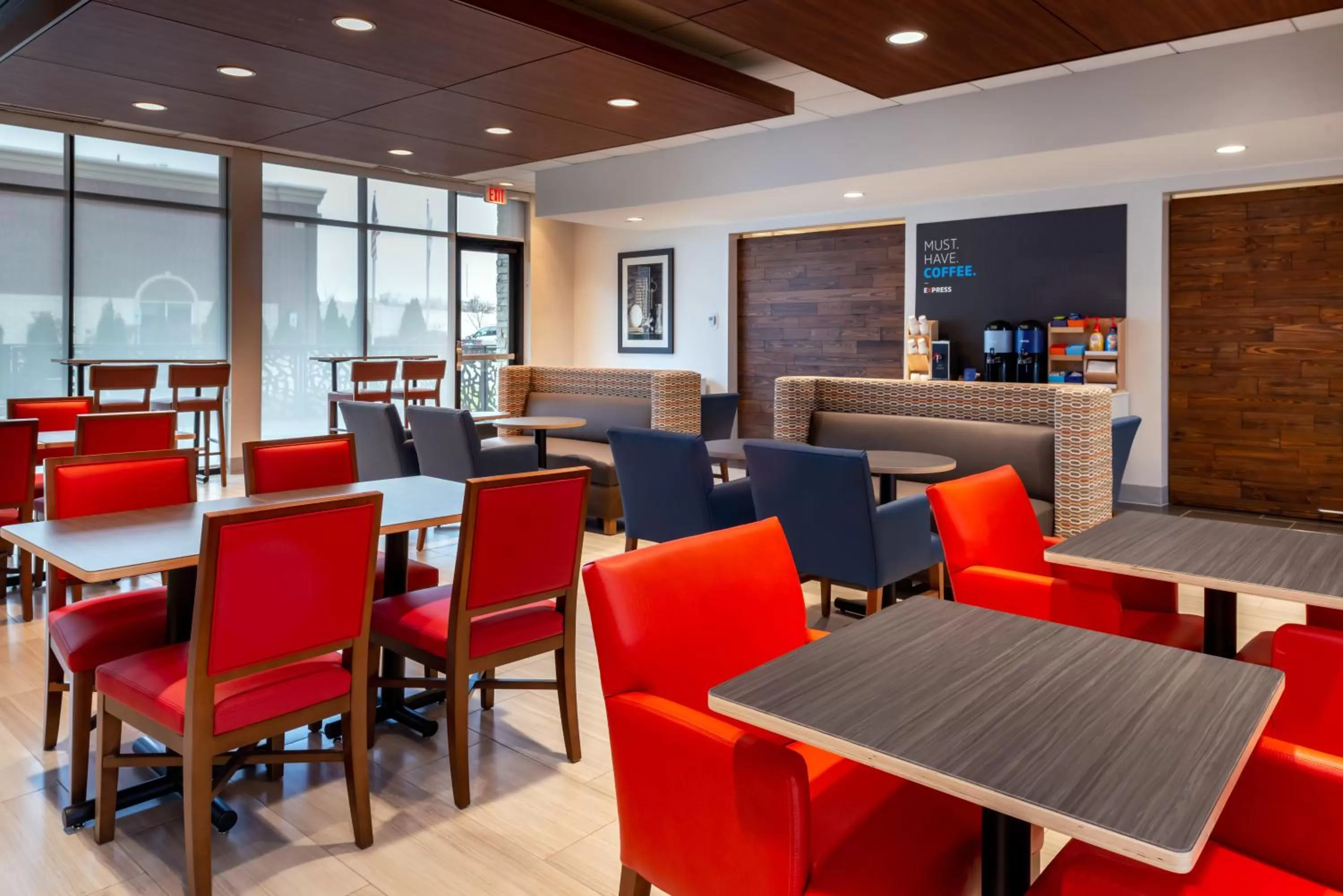 Breakfast in Holiday Inn Express & Suites - Romeoville - Joliet North by IHG
