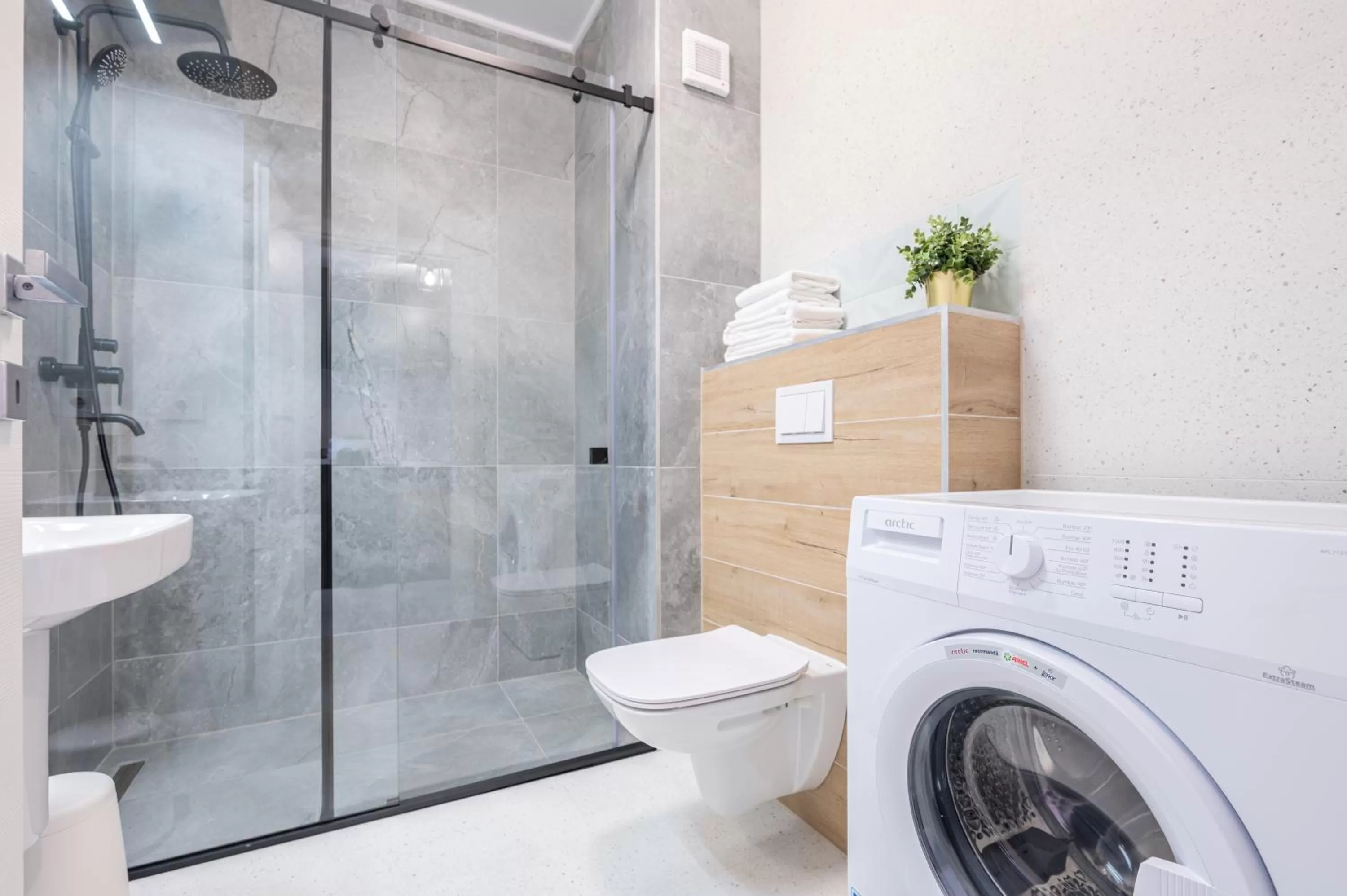 Shower in Prima by the River