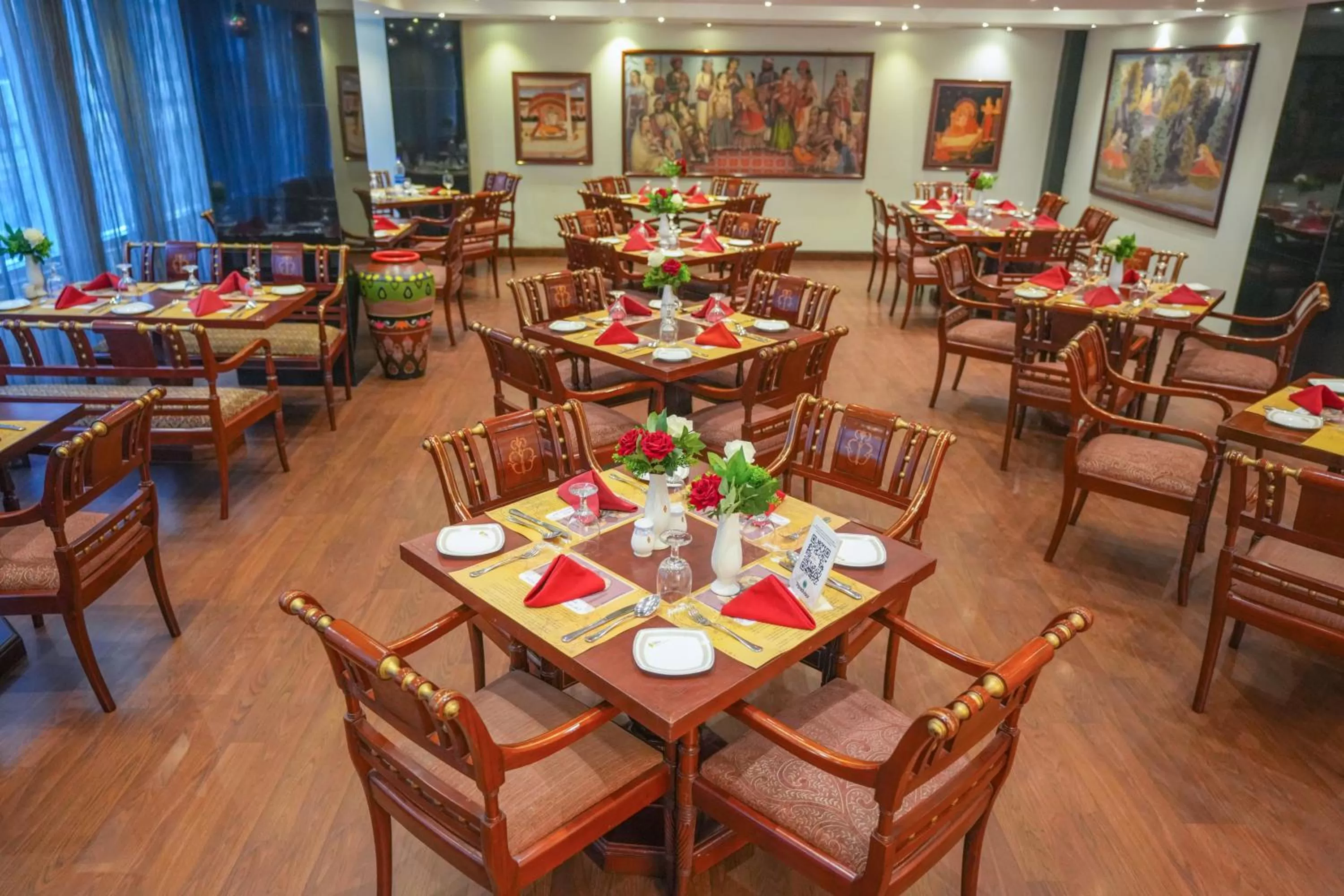 Restaurant/places to eat in Hotel Sarina