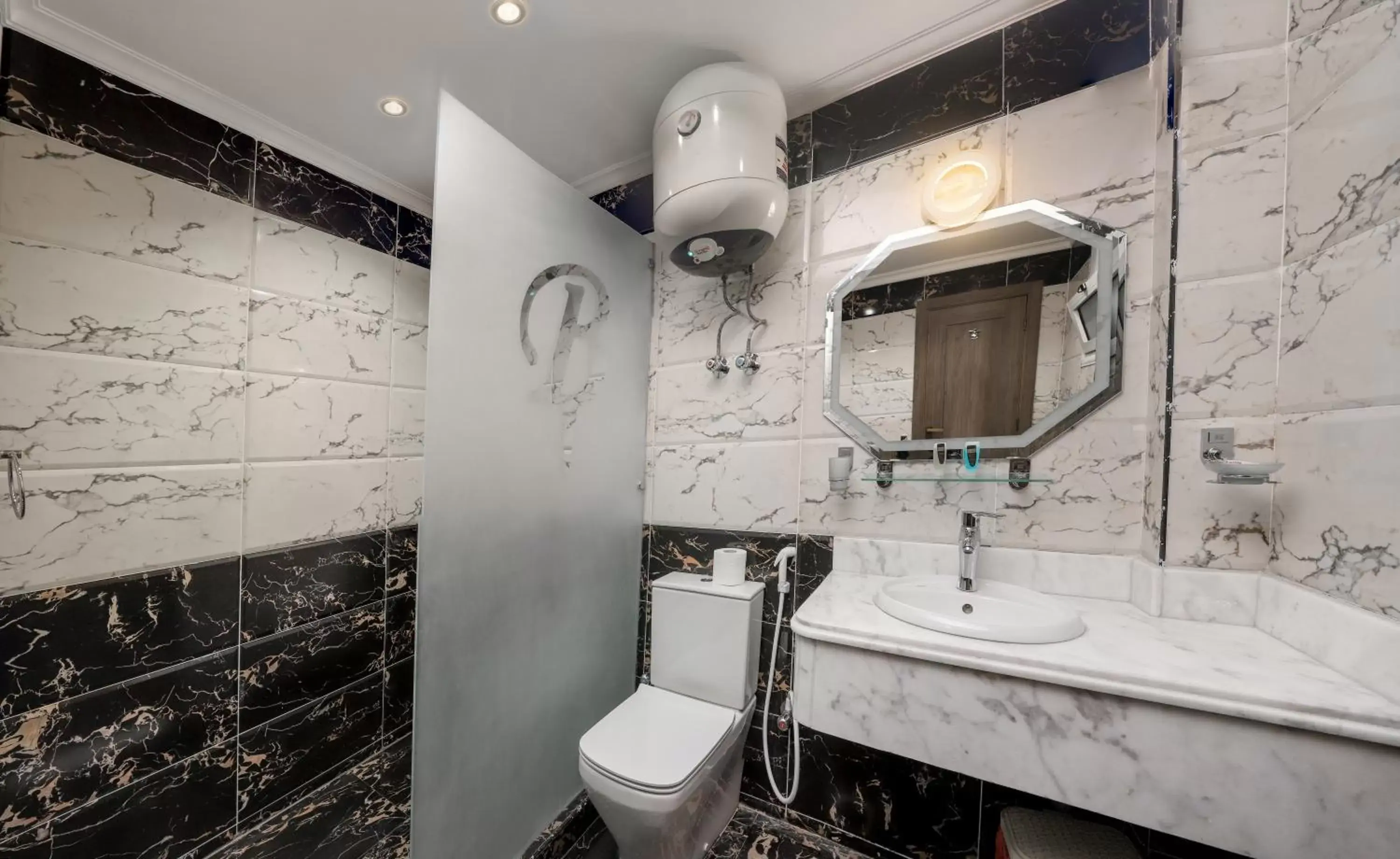 Deluxe Queen Room - single occupancy in Brothers Pyramids View Deluxe Queen Room - single occupancy in Brothers Pyramids View