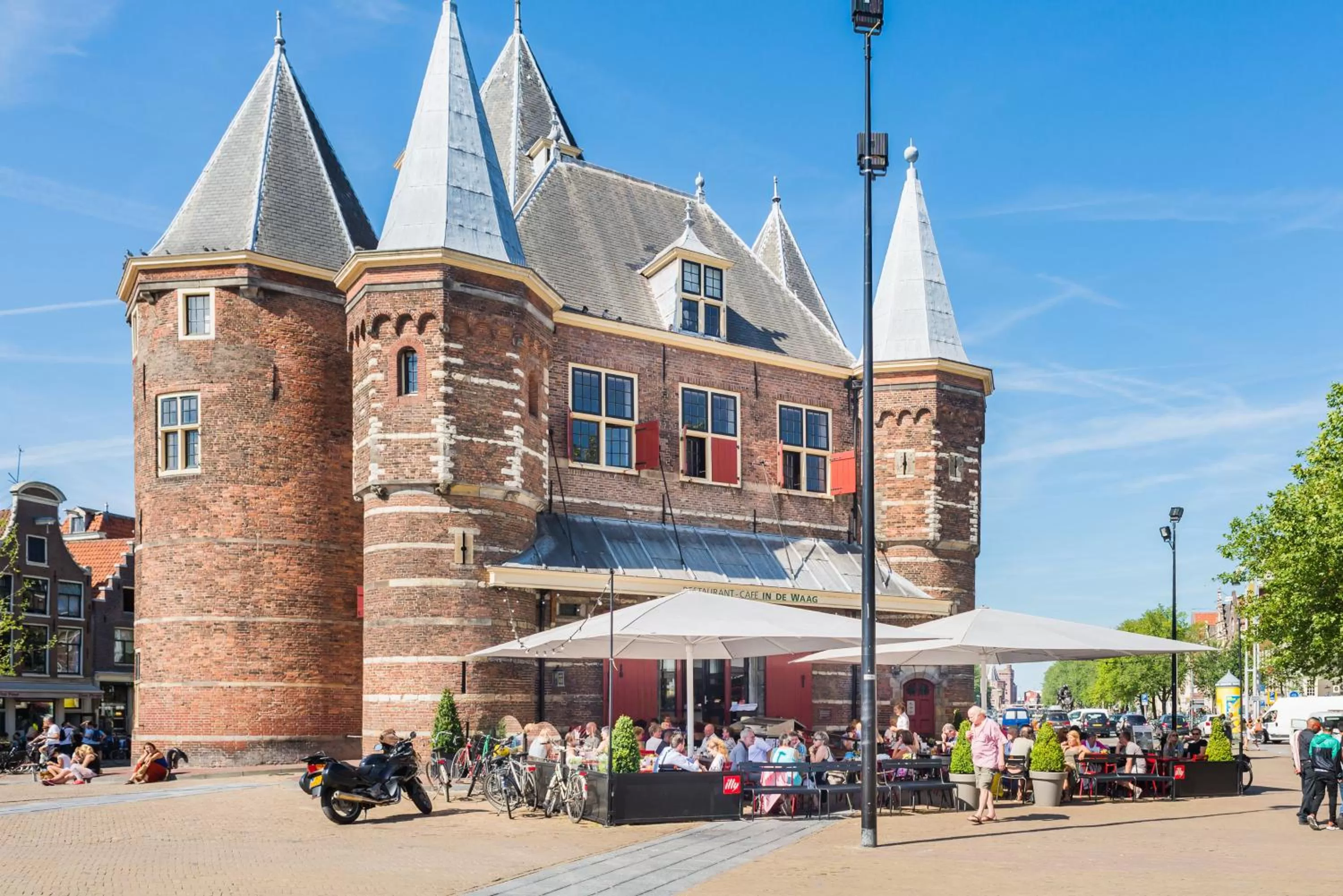 Property building in Houseboat studio with canalview and free bikes