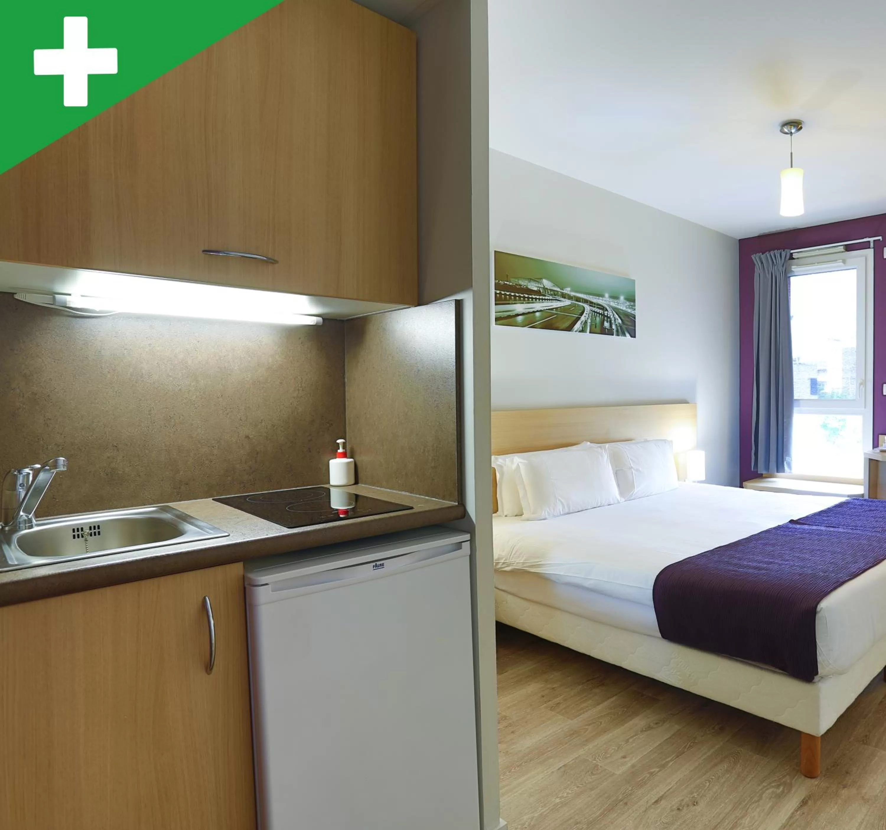 Photo of the whole room, Bed in EastLodge Lyon Est Eurexpo