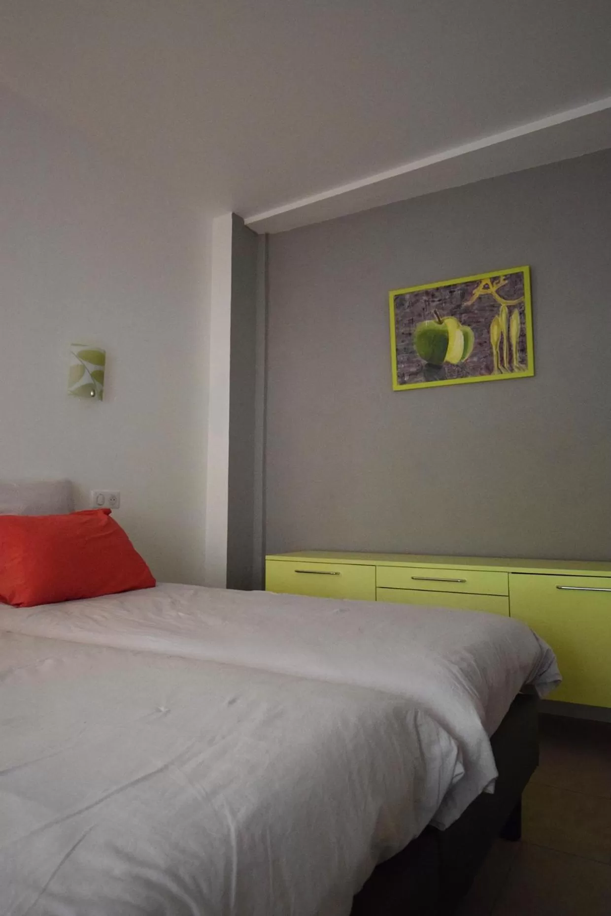 Photo of the whole room in Art Home BnB