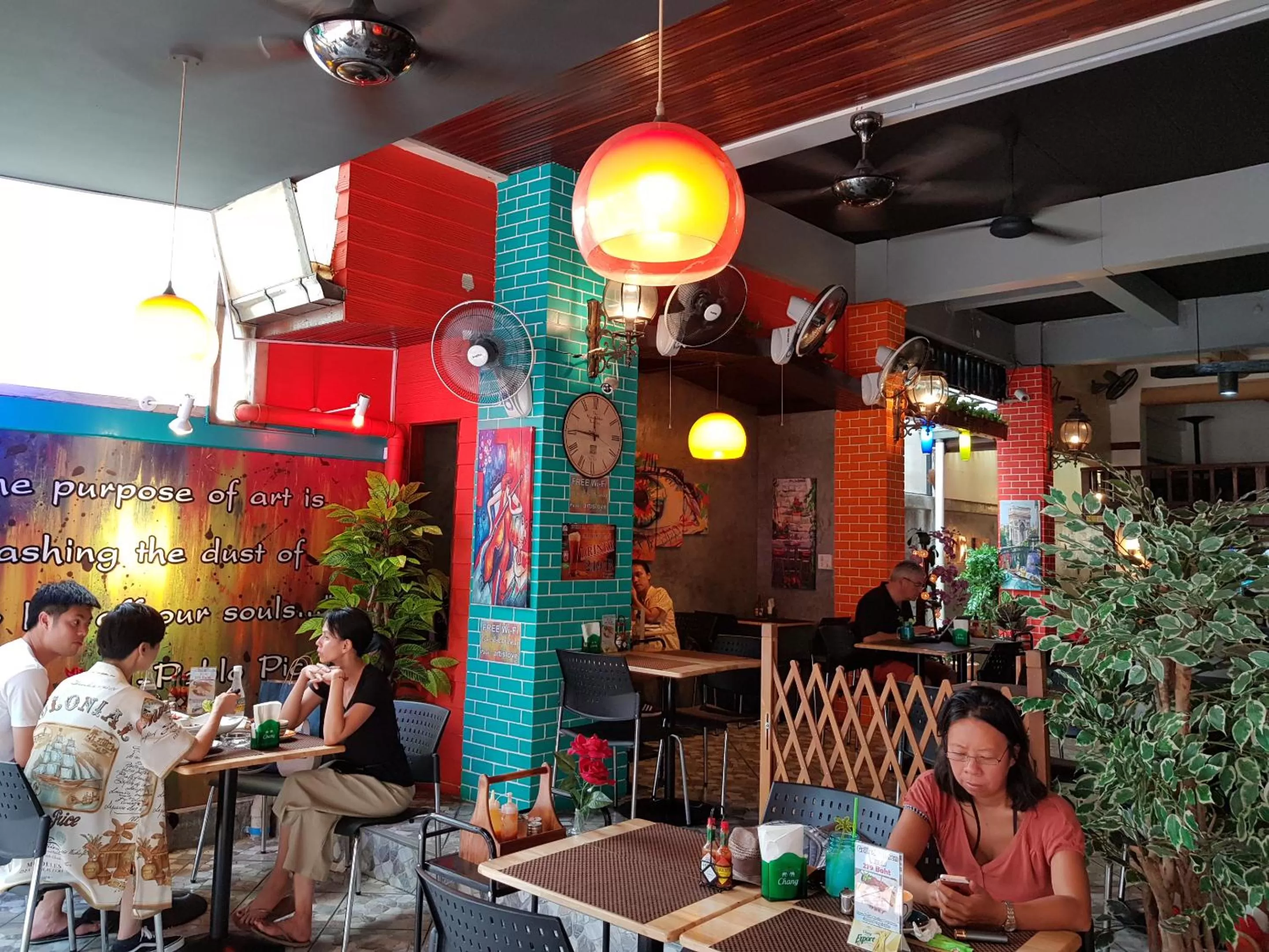 Restaurant/places to eat in Khaosan Art Hotel