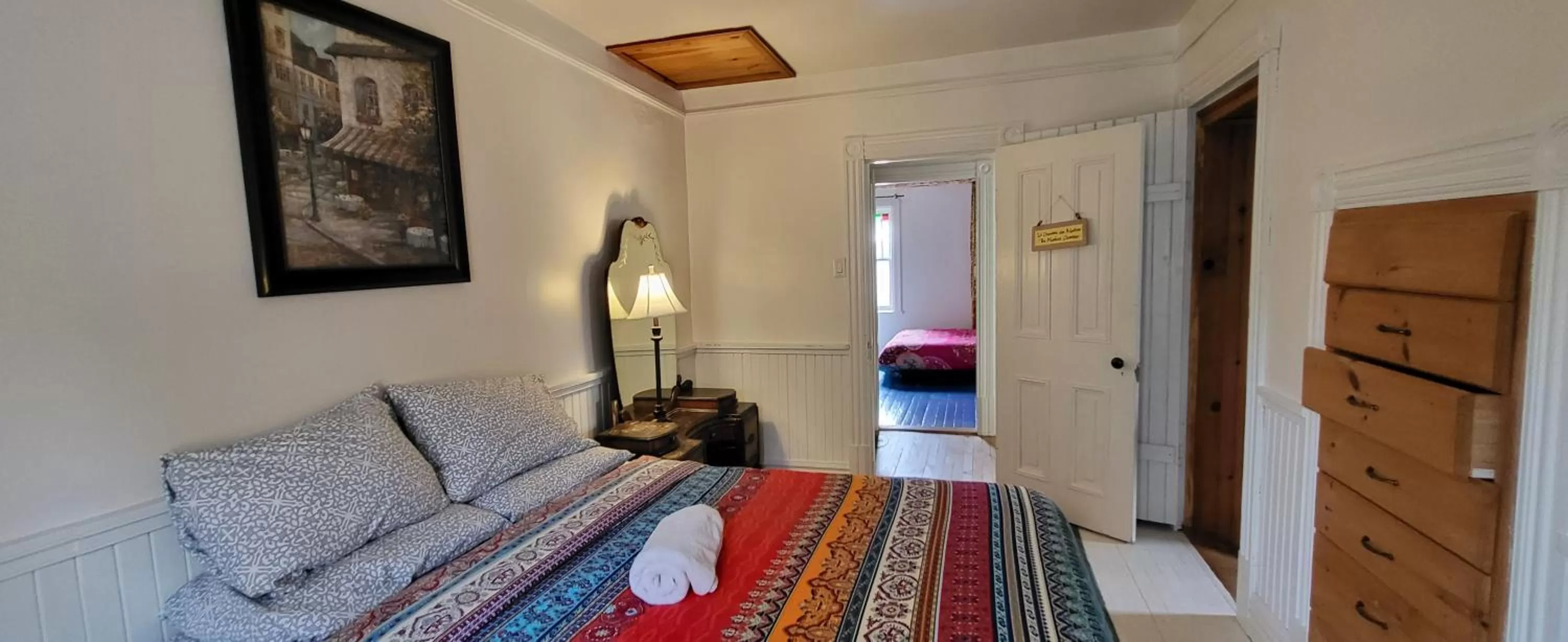 Bedroom, Bed in Le Salon des Inconnus